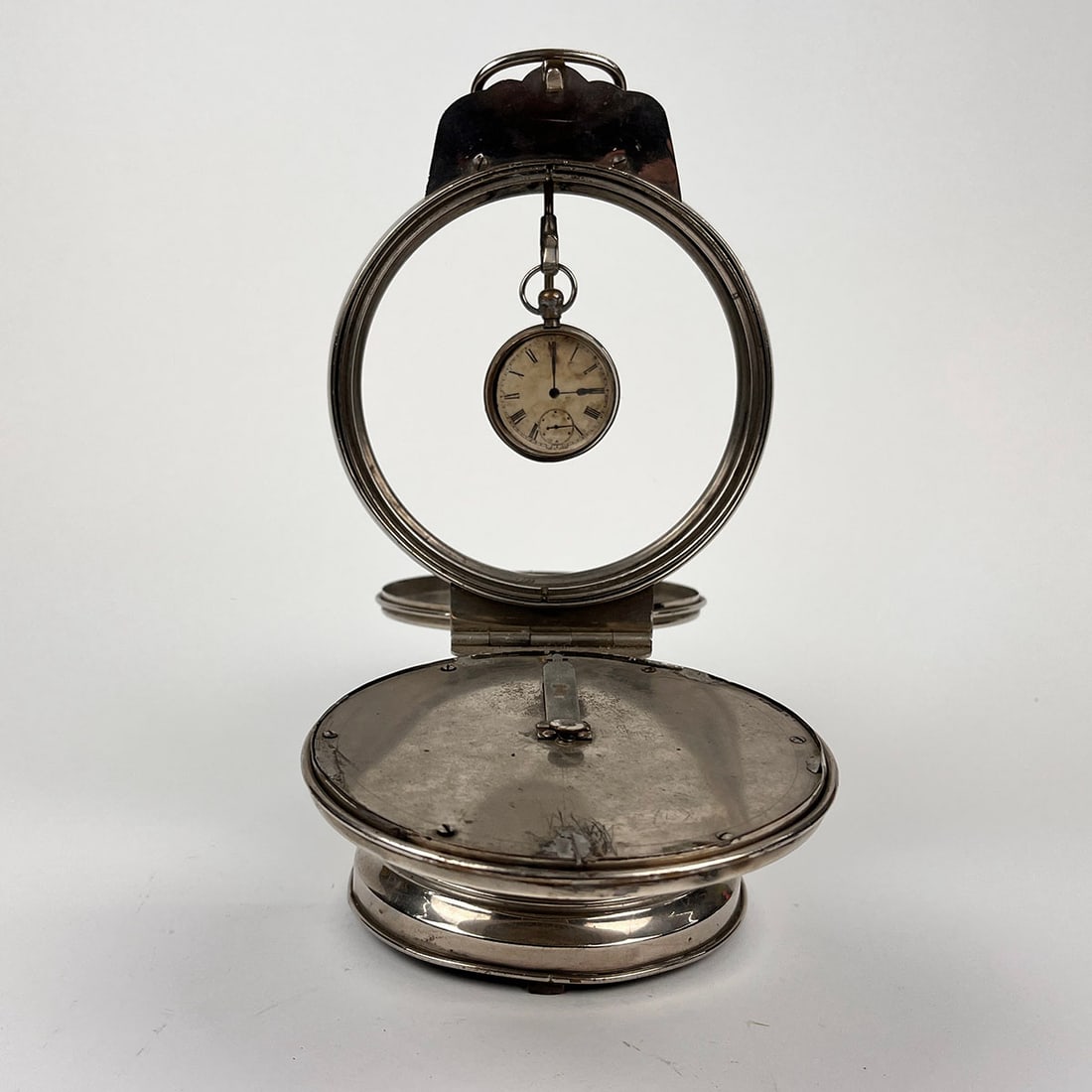 Conradi Horster Magic Clock Ca. 1910: A very rare Conradi Horster Magic Clock from Germany, Berlin Ca. 1910. A pocket watch that turns into big alarm clock. In good condition. Dimensions (H x W x D): 30 x 16 x 14,5 cm. Location: The Nethe