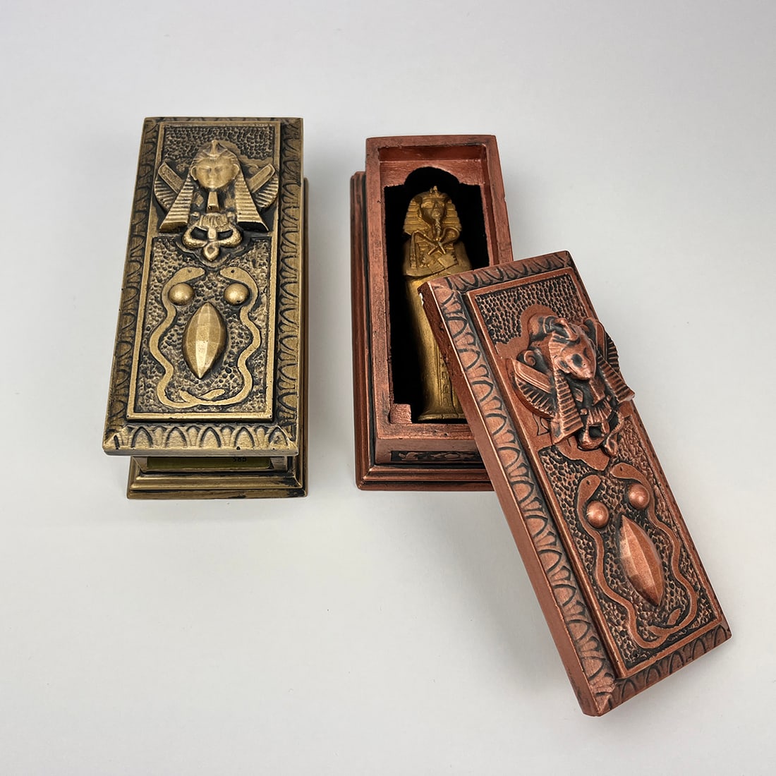 Set of 'The Wandering Mummy' by Anton Lackner (1923 - 2009): Set of 'The Wandering Mummy' by Anton Lackner (1923 - 2009). Probably the best-known version today. A famous piece of storytelling magic at the table and a gem for collectors. Comes including the box.
