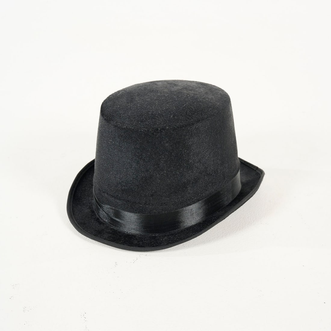 Black Top Hat from the Royce Collection: Black top hat from the Royce Collection. Please use our provided images to judge the condition. Location: The Netherlands, Tilburg.
