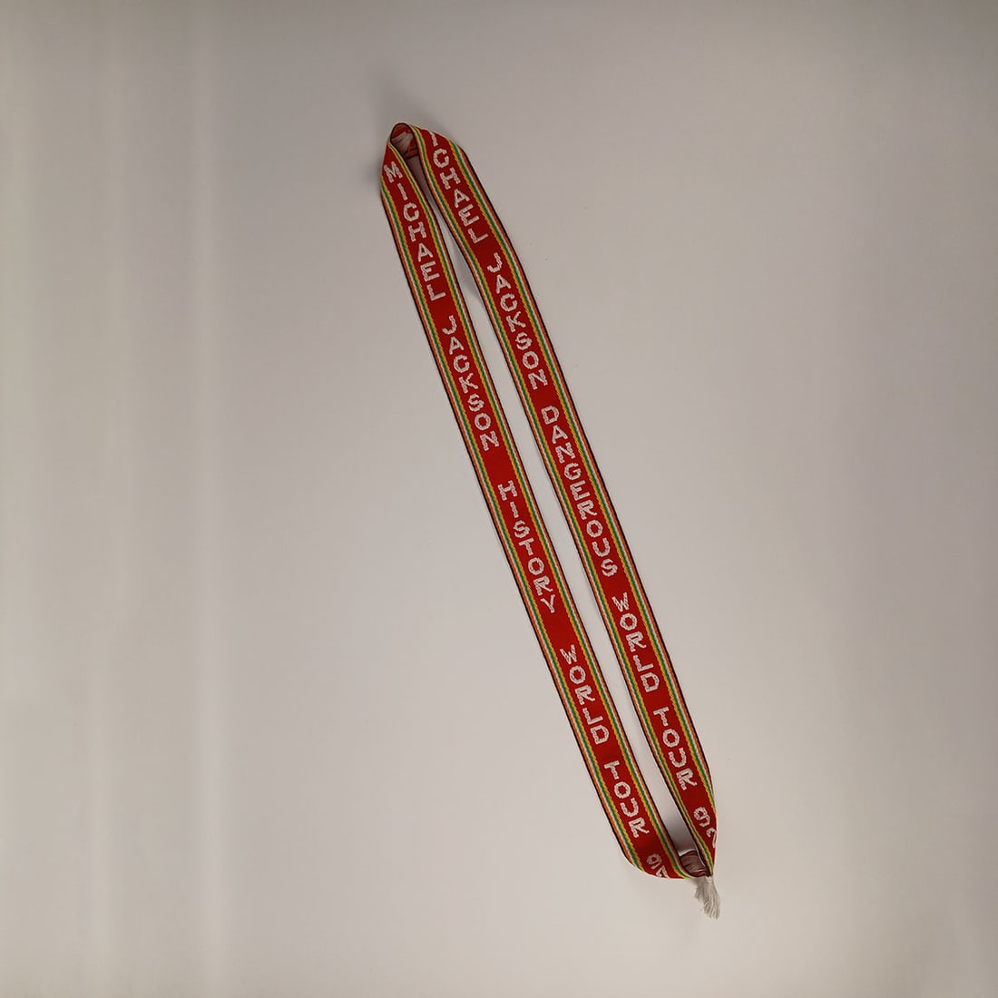 Michael Jackson Collectible Double-sided Scarf "Dangerous World Tour 92" & "History World Tour 97": Michael Jackson collectible double-sided scarf "Dangerous World Tour 92" & "History World Tour 97". Dimensions (H x W x D): 90 x 5 x cm. Condition: Excellent. Location: The Netherlands, Tilburg.