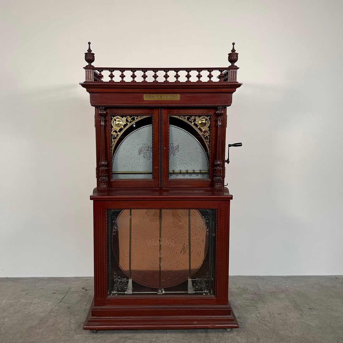 Regina 27" Style 34 Automatic Disc-Changing Music Box (1 of 20)