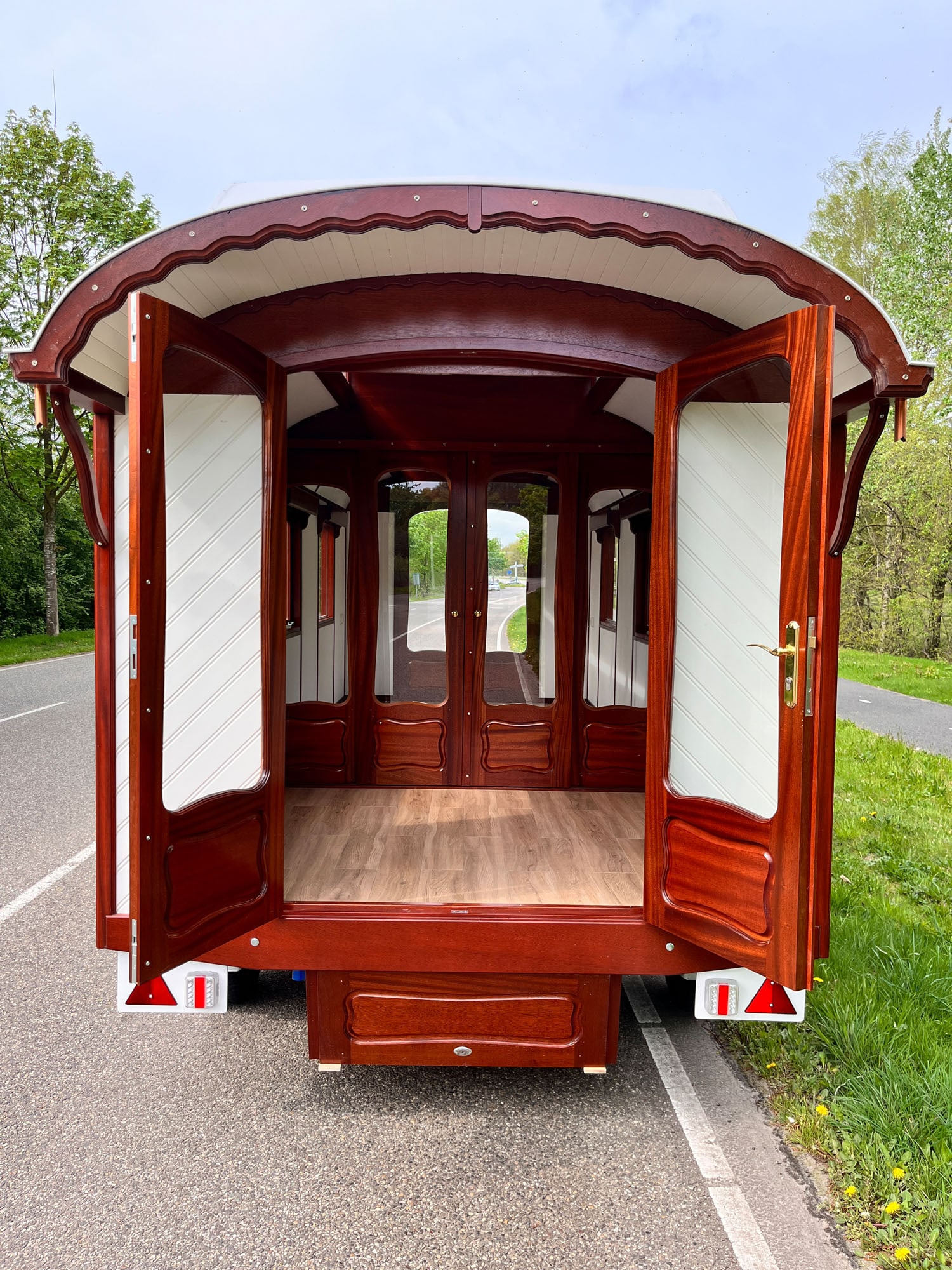 6 Meter Long Gypsy Wagon with the Famous Raised 'Cuckoo' Roof (ca. 2018) - 8