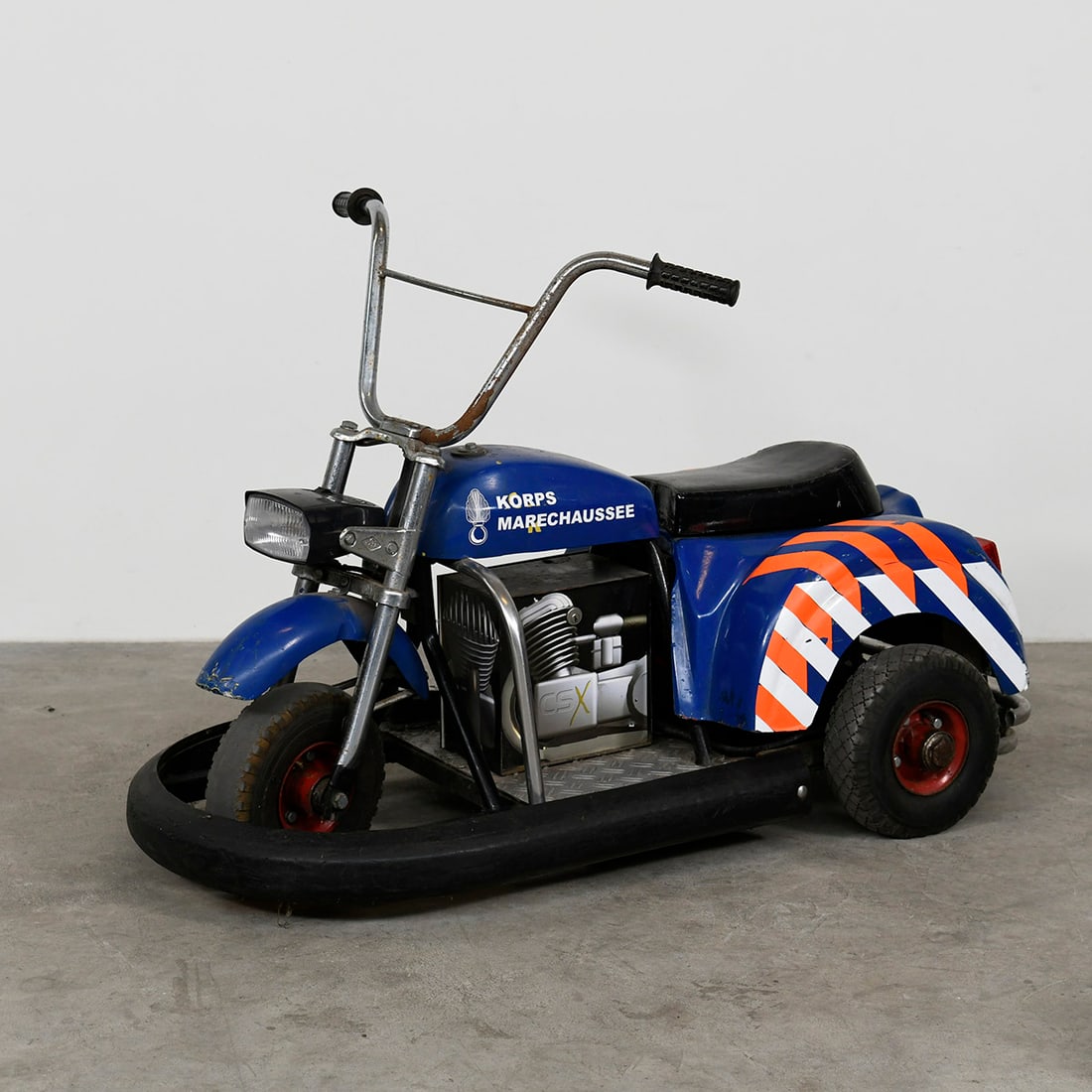"Korps Marechaussee" 12-Volt Electric Children's Bike: The Electric Children's "Korps Marechaussee" vehicle is a modeled after the Dutch Royal Military Constabulary. Operates on a 12-volt battery system. The bike is in a good working condition and good vi
