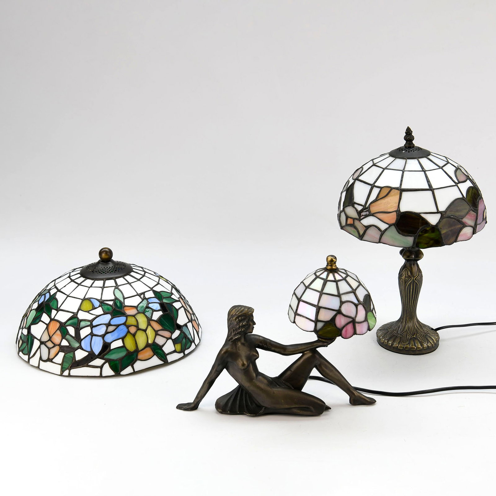 Lot of 2 Floral Theme Tiffany Style Desk Lamps and a Ceiling Lamp (1 of 10)