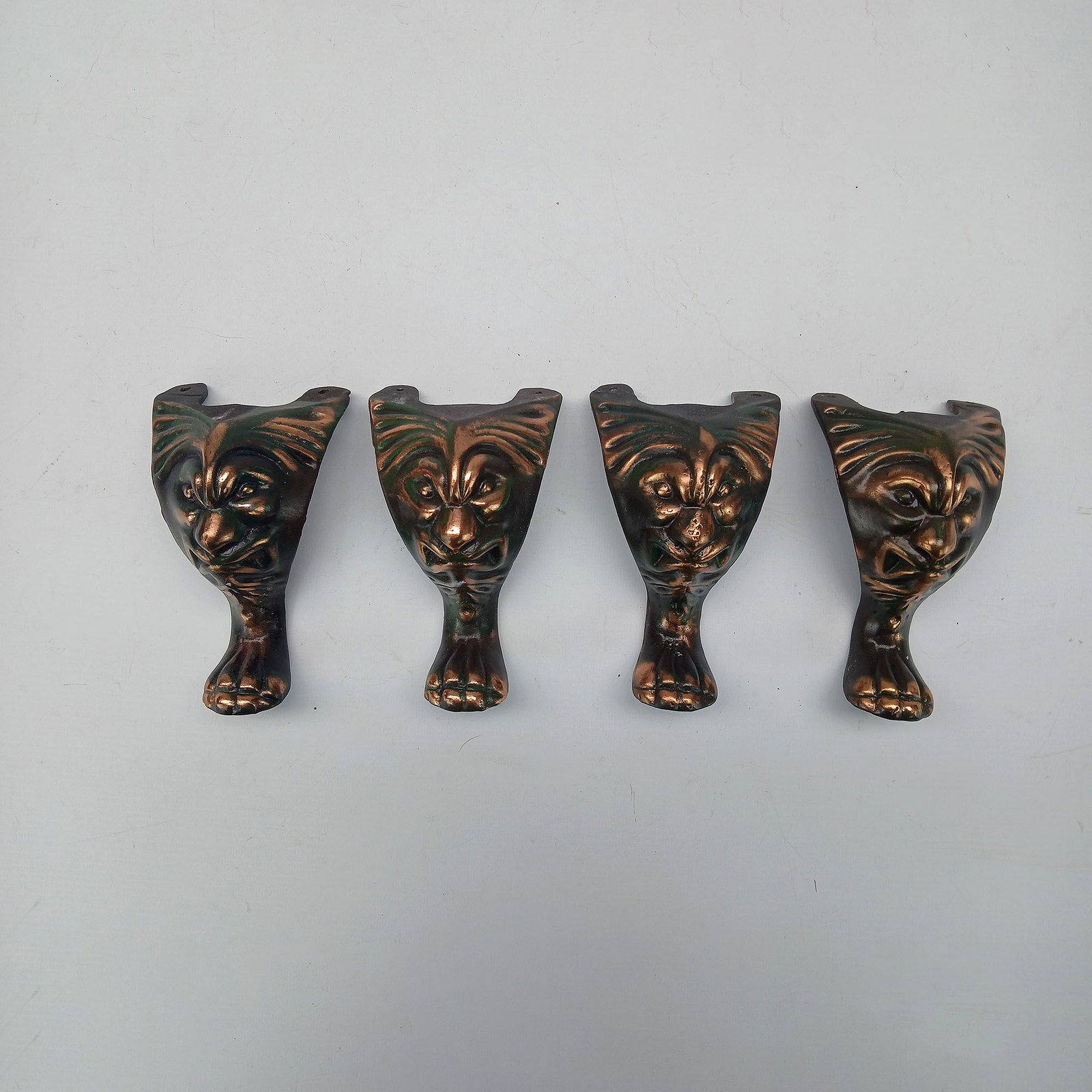 Set of 4 Cast Aluminium Antique Style Feet for Coin-Op Machines (1 of 4)