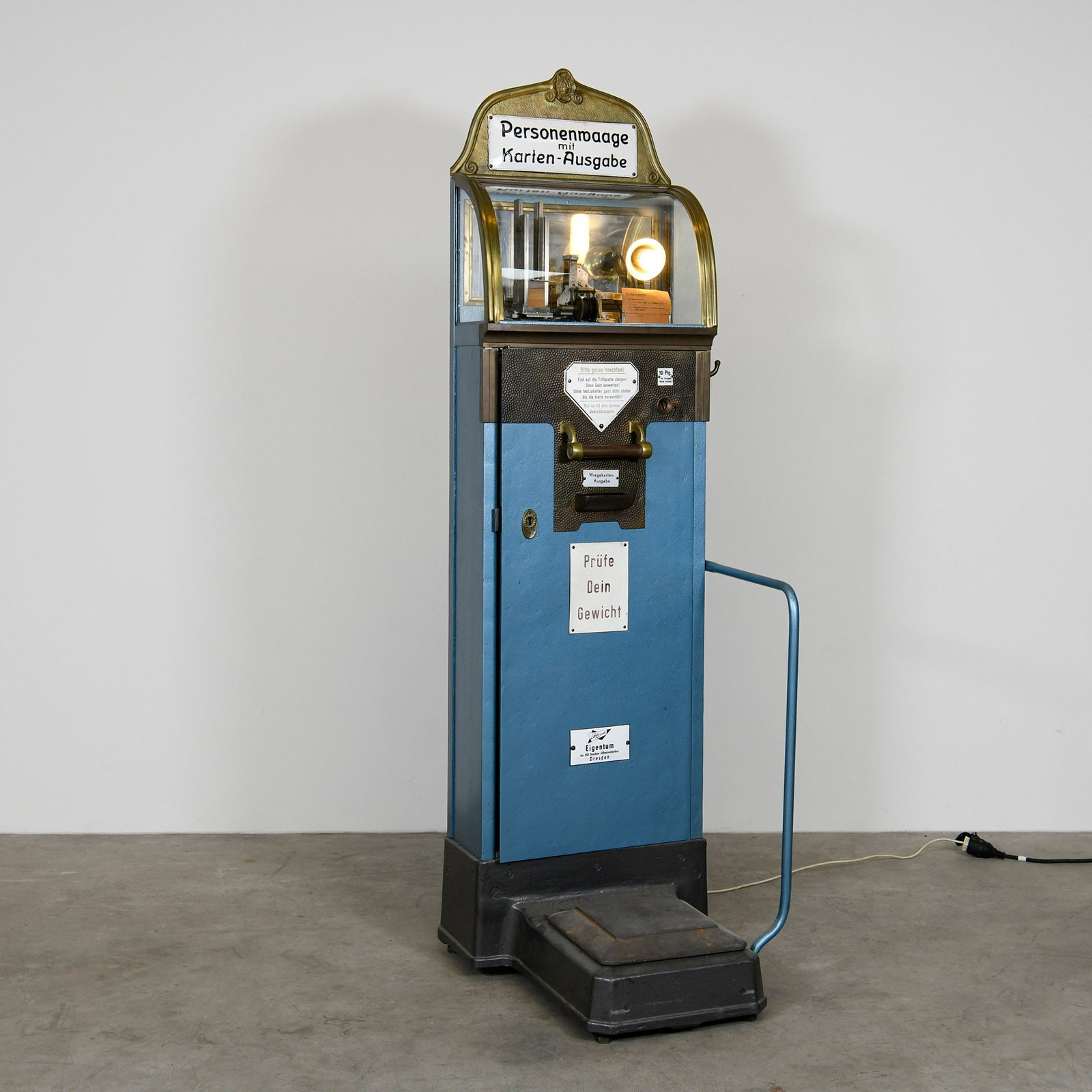German Seitz Coin-Op Personal Weighing Machine with Card Dispenser (ca. 1930) (1 of 19)
