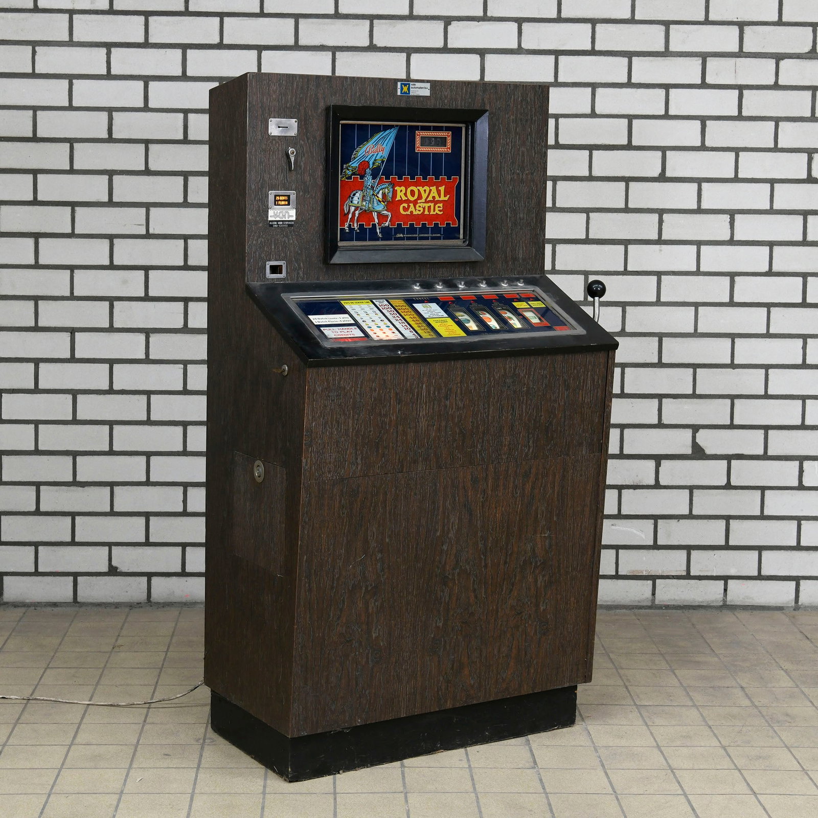 Royal Castle Slot Machine Bally Manufacturing Corporation (1968) (1 of 18)