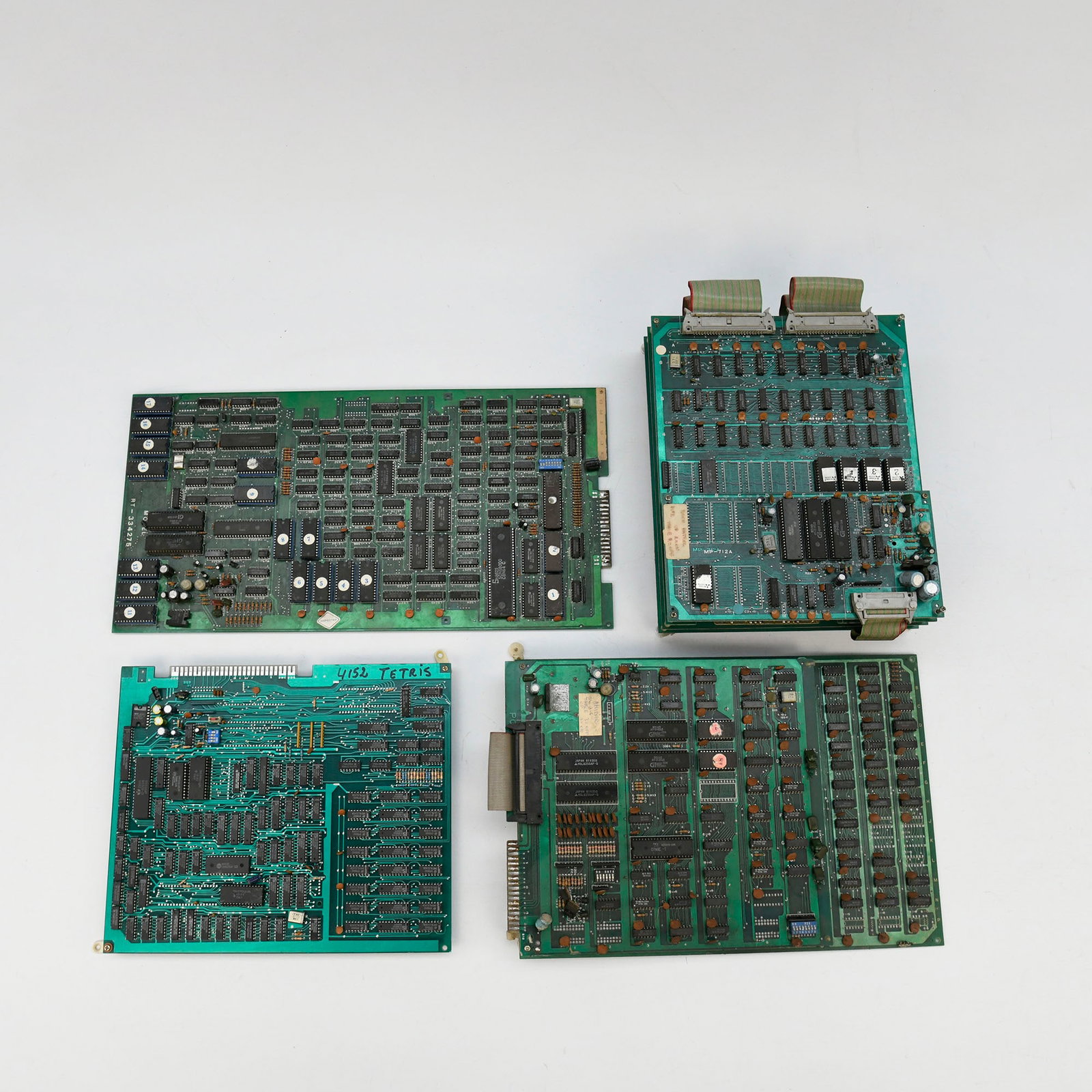 Lot of 4 Arcade PCB's - Cairo, Amidar, Moon Patrol, Tetris: Lot of 4 Arcade PCB's - Cairo, Amidar, Moon Patrol, Tetris. Working condition untested. Dimensions (H x W x D): 16 x 49 x 25 cm. Location: The Netherlands, Tilburg.