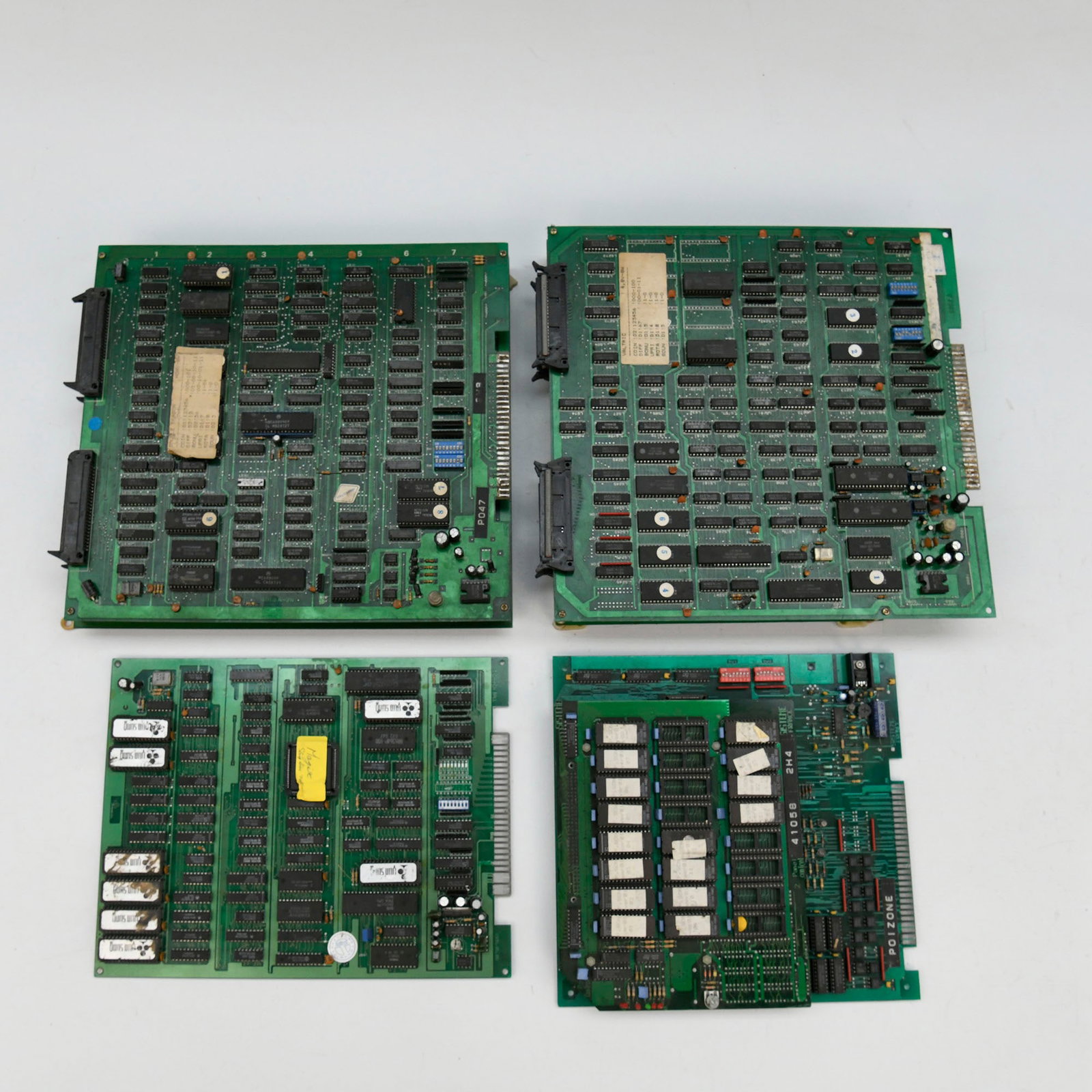 Lot of 4 Arcade PCB's - Valtric, Double Dragon, Poizone, Magix: Lot of 4 Arcade PCB's - Valtric, Double Dragon, Poizone, Magix. Working condition untested. Dimensions (H x W x D): 13 x 32 x 29 cm. Location: The Netherlands, Tilburg.