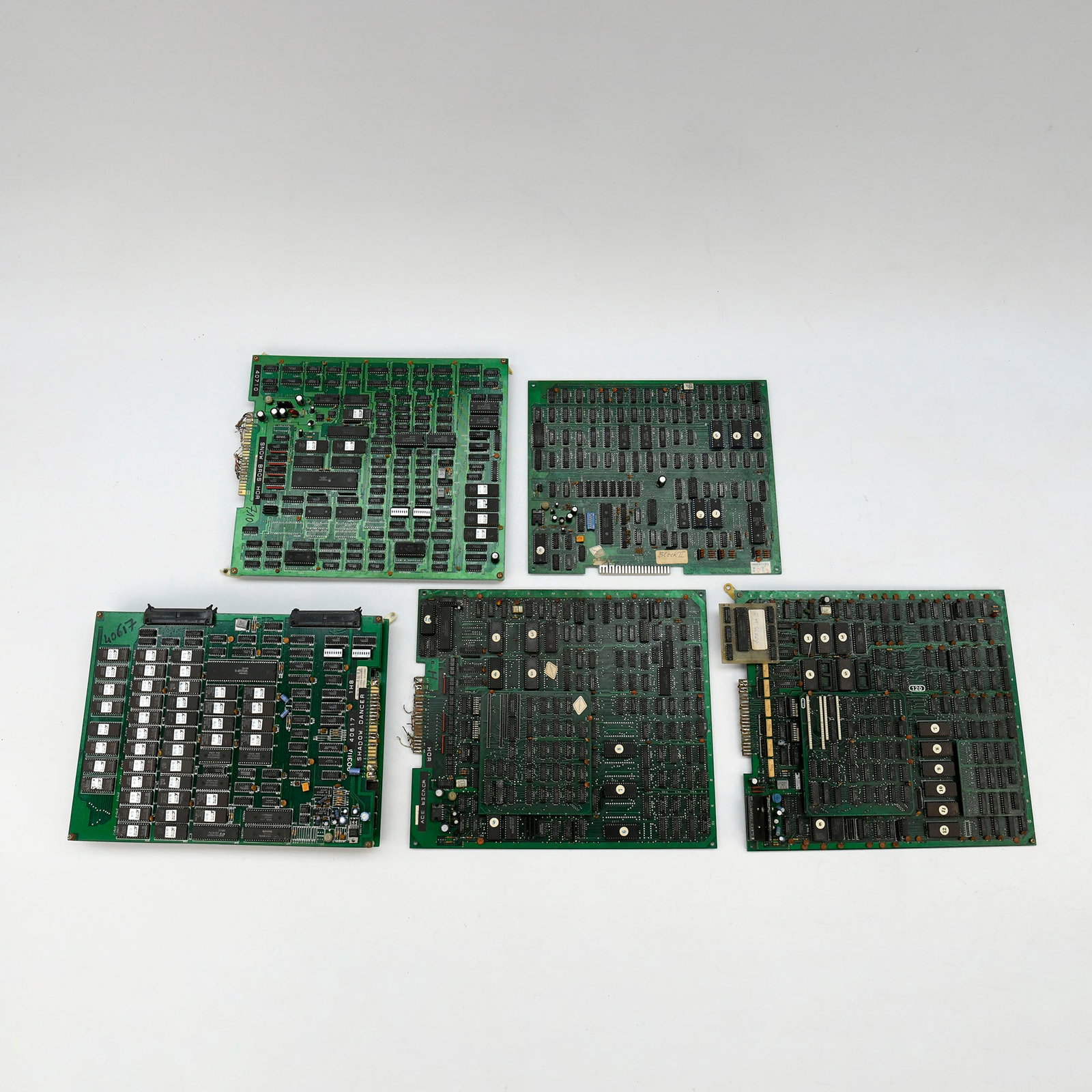 Lot of 5 Arcade PCB's - Block 2, I'm Sorry, Snow Bros, Wonderboy, Shadow Dancer: Lot of 5 Arcade PCB's - Block 2, I'm Sorry, Snow Bros, Wonderboy, Shadow Dancer. Working condition untested. Dimensions (H x W x D): 18 x 43 x 32 cm. Location: The Netherlands, Tilburg.