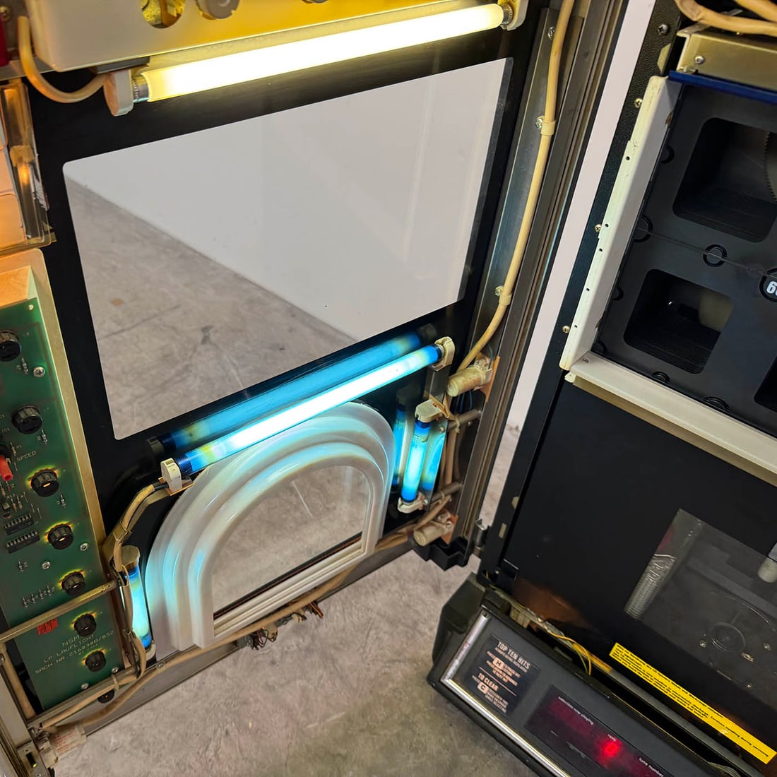 NSM Performer Wall 100 CD Jukebox (1992-1995) - 12
