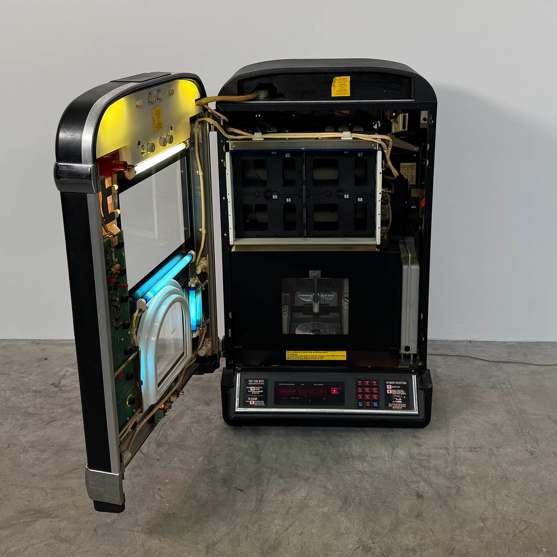 NSM Performer Wall 100 CD Jukebox (1992-1995) - 2