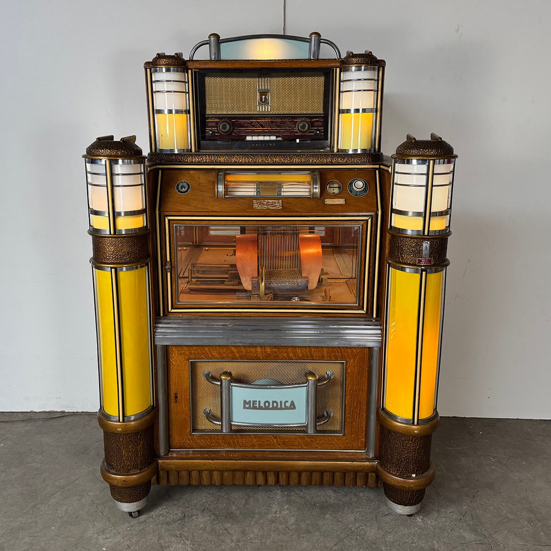 1948-1956 Belgian Pierre Eich & Bartholemus Cie. Goliath Radio-Discophone Jukebox in Yellow (1 of 18)