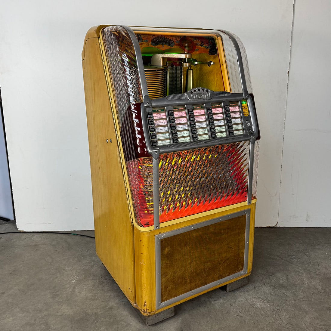 Rock-Ola Model 1432 "Rocket" Jukebox (1950) (1 of 19)
