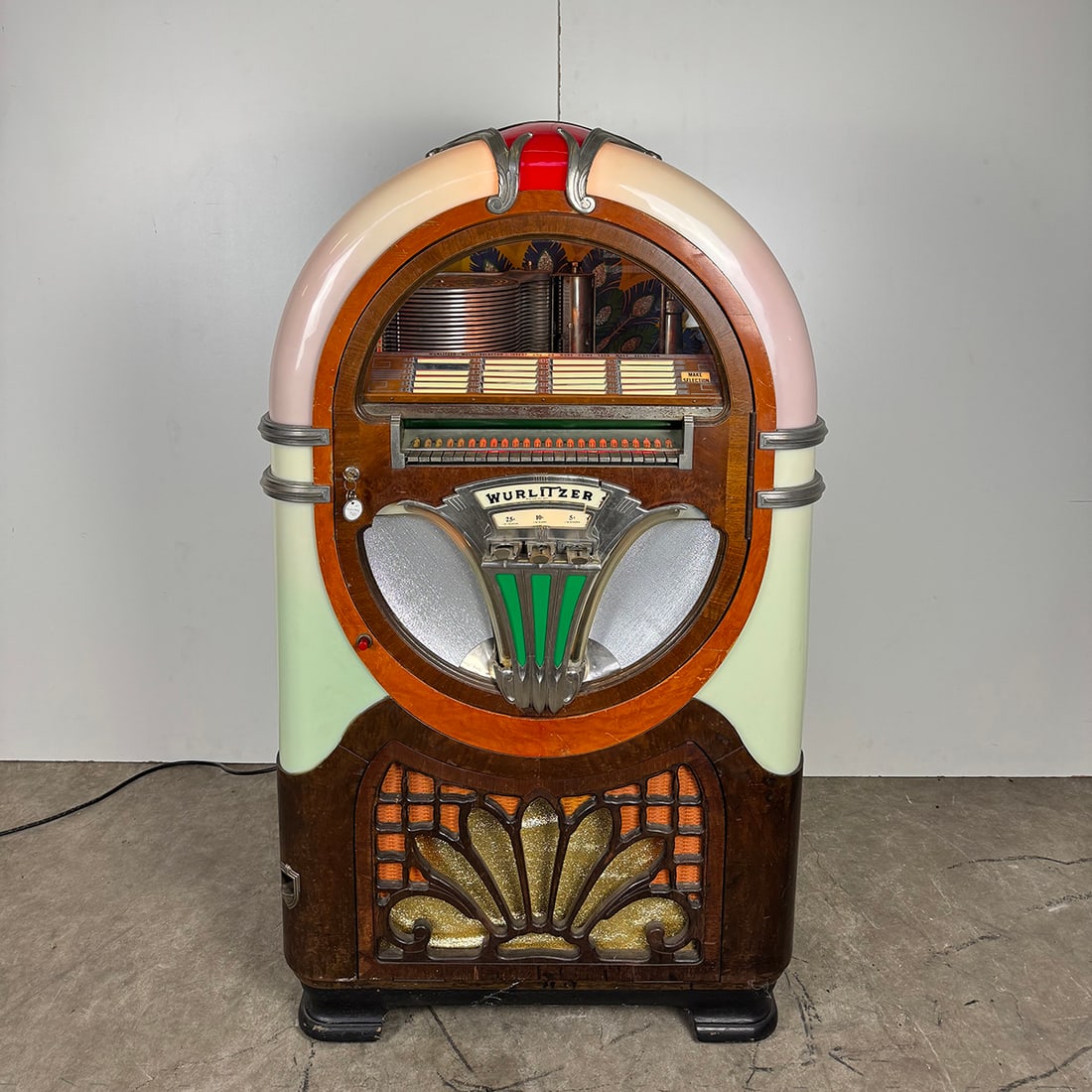 Wurlitzer Model 750E Jukebox (1941) (1 of 17)