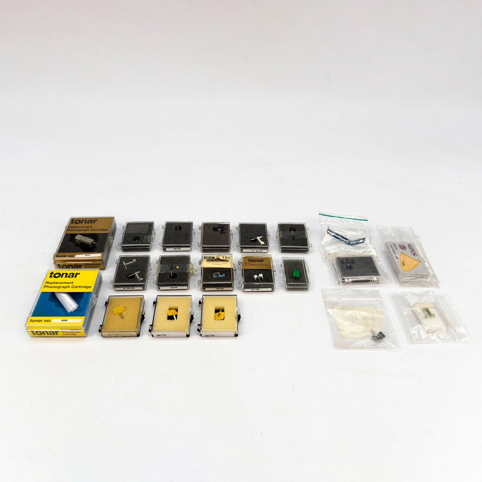 Lot of Various Jukebox Needles and Cartridges for Seeburg and Wurlitzer Jukeboxes (1 of 9)