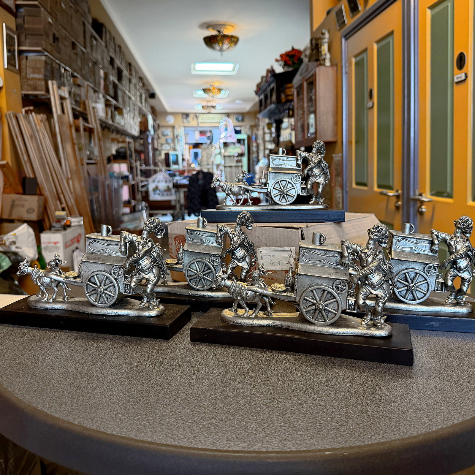Lot of 5 Metal and Wood Organ Collectibles from the G. Perlee Collection: Lot of 5 metal and wood organ collectibles from the G. Perlee collection. Dimensions (H x W x D): 17 x 24 x 8 cm. Weight: 0.5 kg. Location: The historical G. Perlee Workshop in Amsterdam, The Netherla