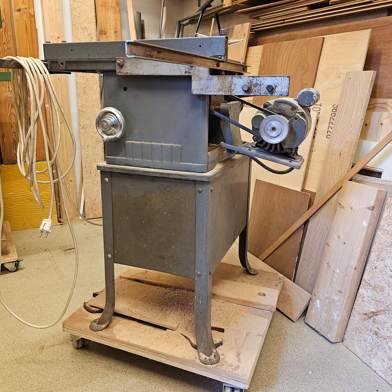 Delta Homecraft Table Saw and Jointer (1960s) from the G. Perlee Workshop (1 of 8)