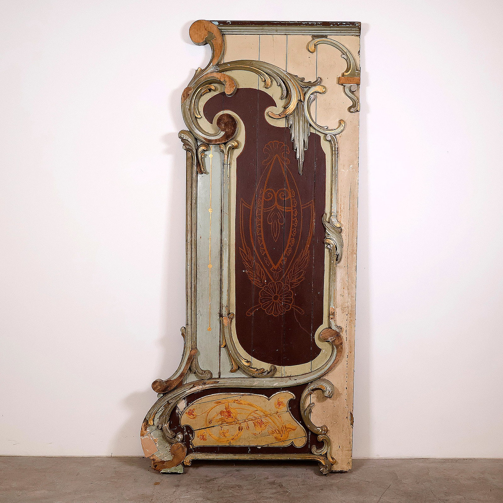 Original Mortier Organ Facade Wing Panel: Original Mortier organ facade wing panel. Dimensions (H x W x D): 214 x 102 x 10 cm. Location: Dutch Auction Company, Tilburg, The Netherlands.