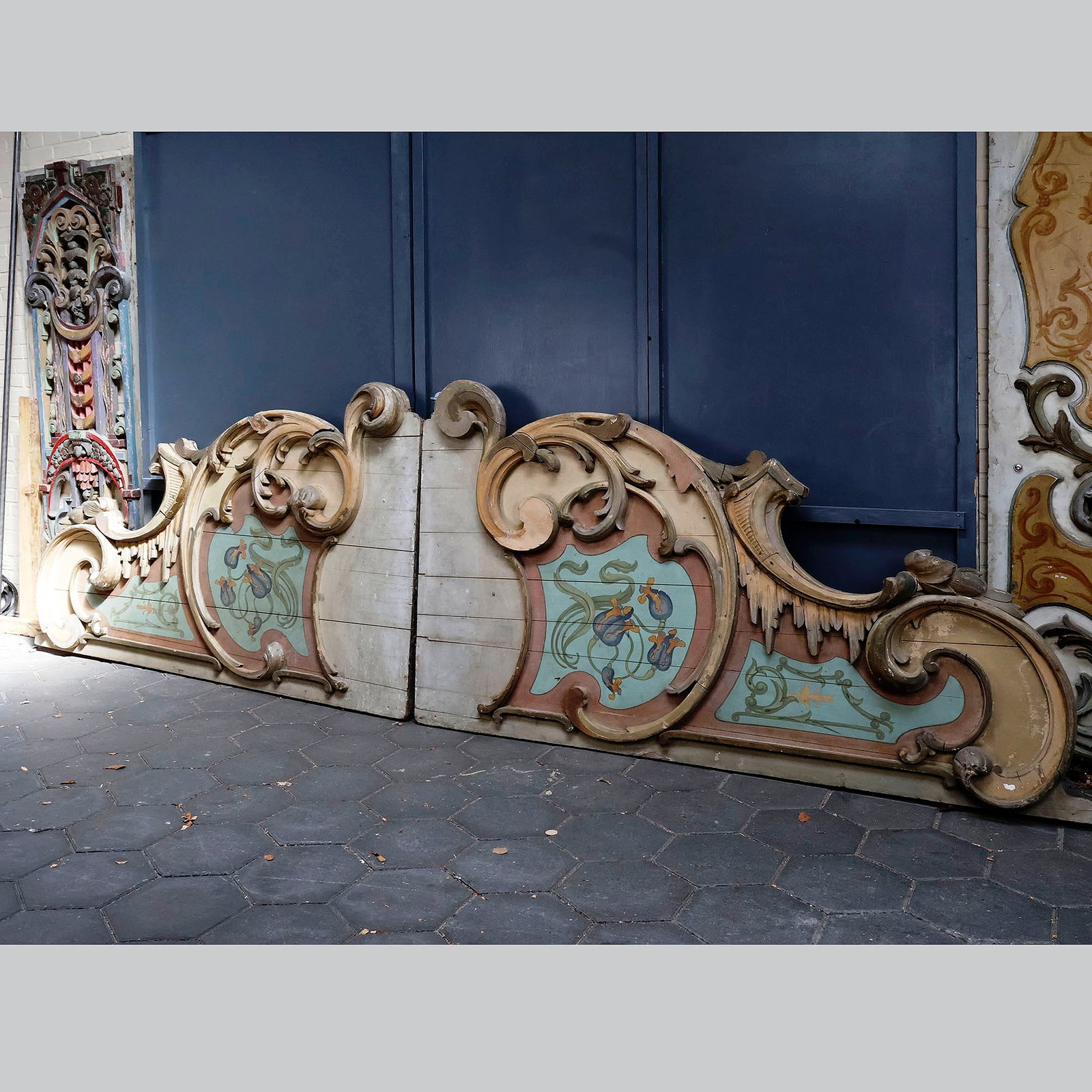 Set of 2 Original Facade Top Panels from a Mortier Dance Organ: Set of 2 original facade top panels from a Mortier dance organ. Dimensions (H x W x D): 113 x 182 x 7 cm. Location: External location, The Netherlands - viewing by appointment only.