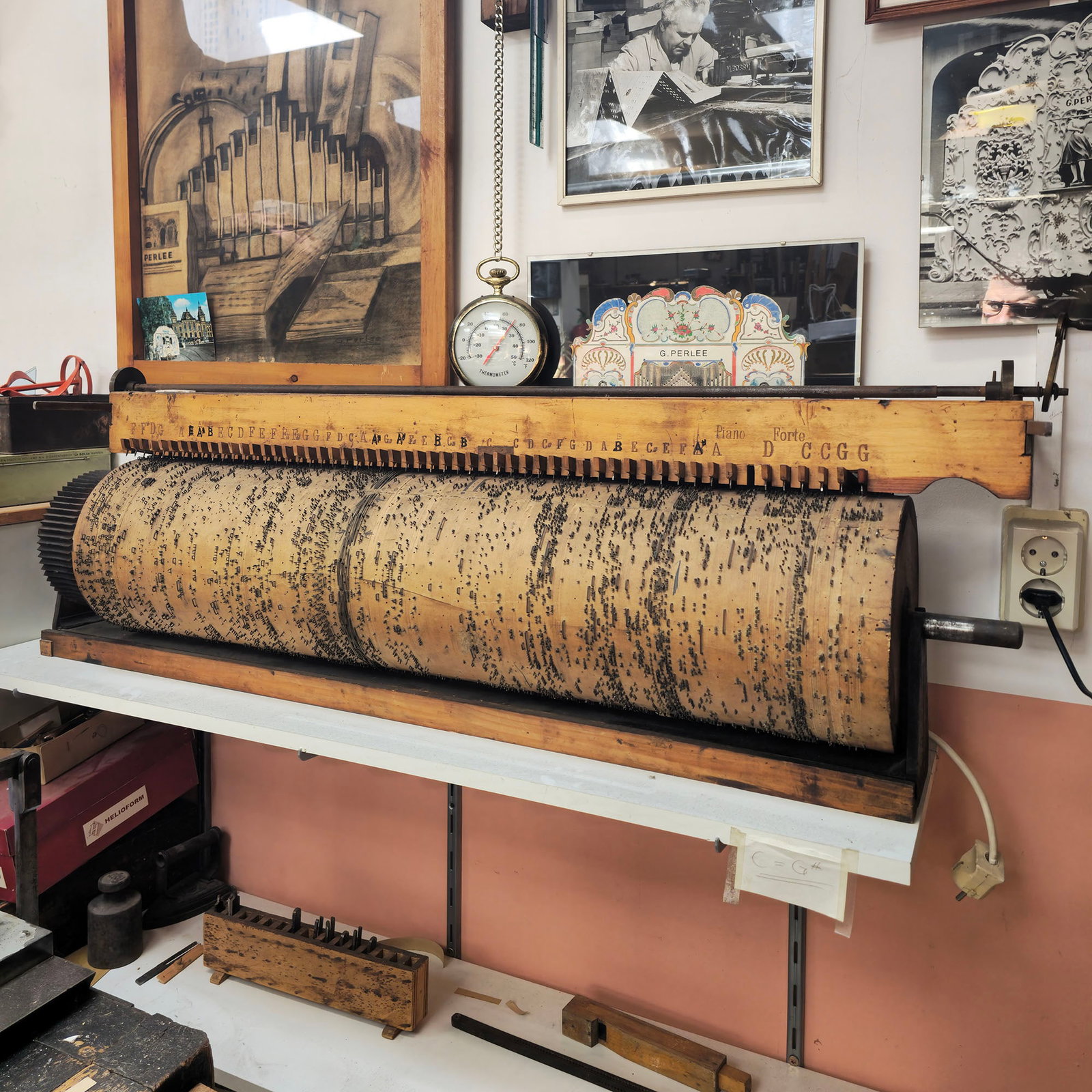 Barrel, Organ Keyframe and the Keyframe Lifter from an Unknown 56-key Wellershaus Barrel Organ: Barrel, Organ Keyframe and the Keyframe Lifter from an Unknown 56-key Wellershaus Barrel Organ. Dimensions (H x W x D): 38 x 112 x 25 cm. Location: G Perlee Workshop in Amsterdam.