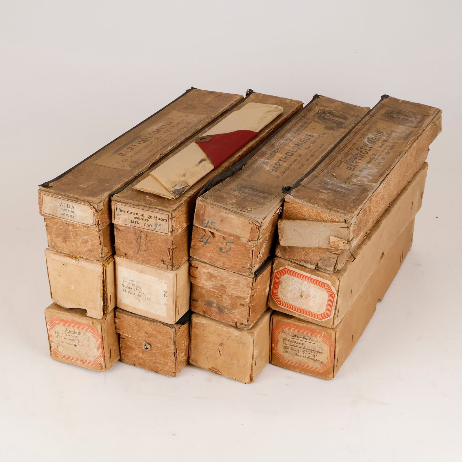 Lot of 11 Pierre Eich Solophone & Accordeon Music Rolls: Lot of 11 Pierre Eich Solophone & Accordeon music rolls. The music rolls are 32,5 cm wide, in various conditions. Dimensions (H x W x D): ? x 32.5 x cm. Condition: ?. Location: Dutch Auction Company, 