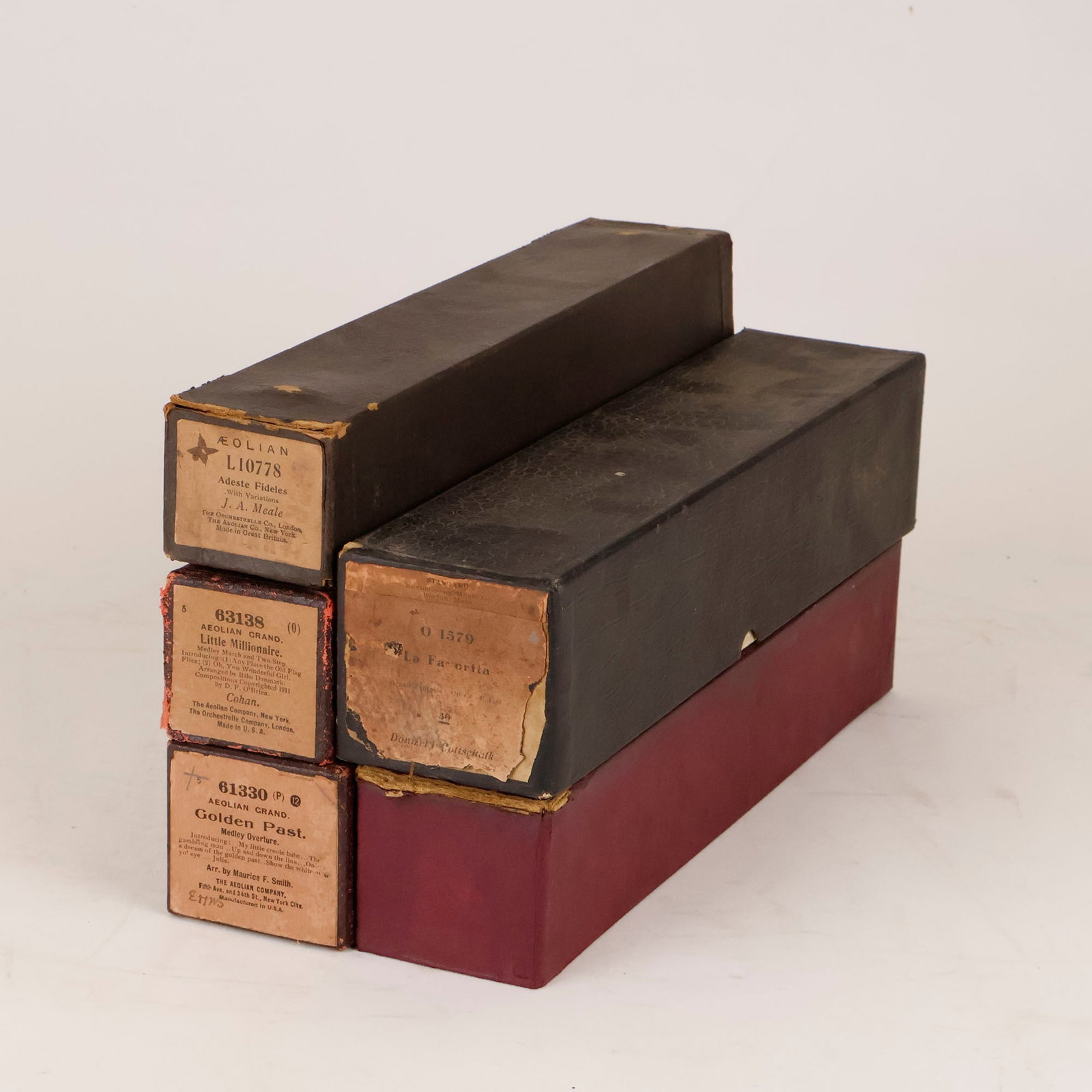 Lot of 5 58 Note Aeolian Grand Music Rolls: Lot of 5 58 Note Aeolian Grand music rolls. The music rolls are 25,7 cm wide, in various conditions. Dimensions (H x W x D): ? x 25.7 x cm. Condition: ?. Location: Dutch Auction Company, Tilburg, The 