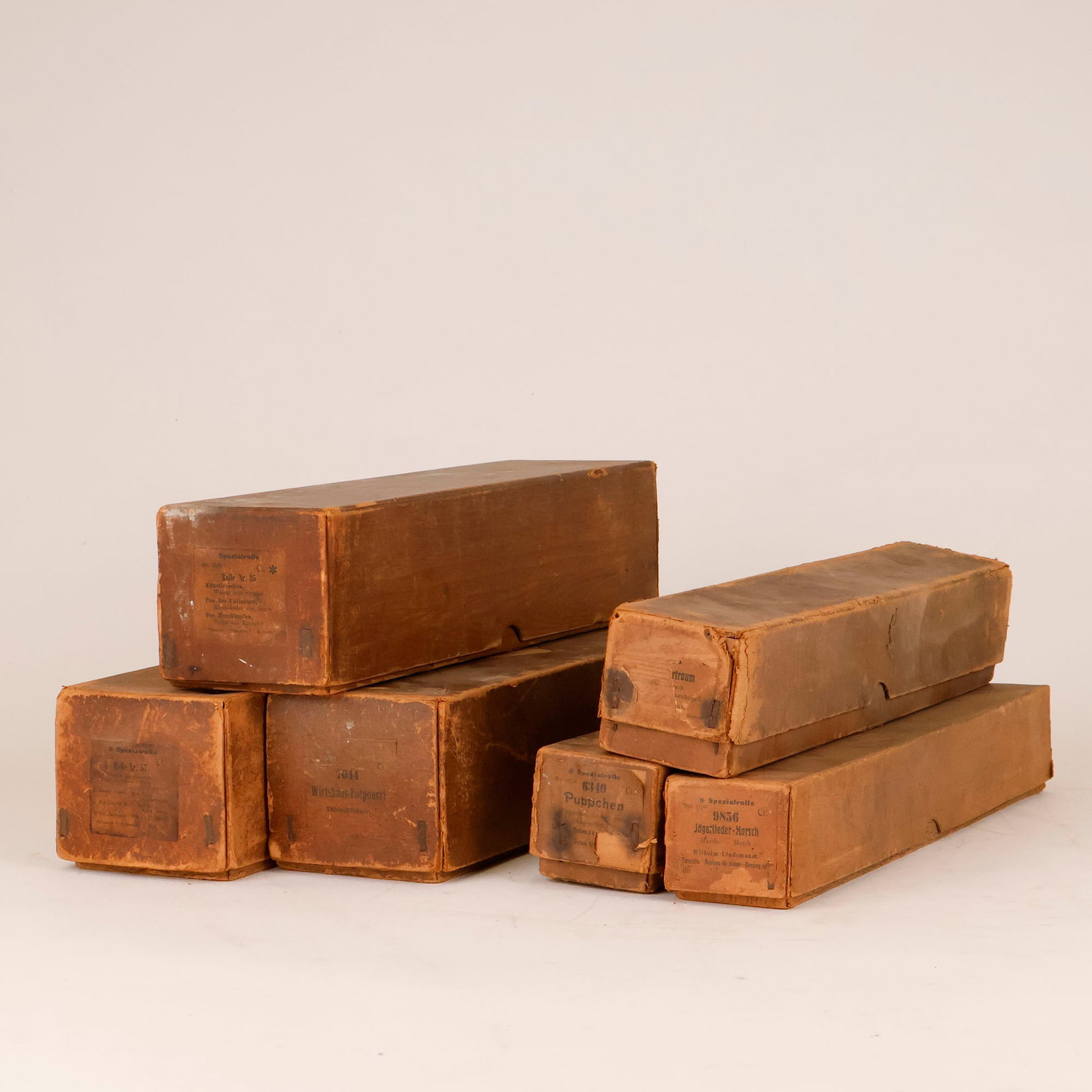 Lot of 6 Hupfeld Clavitist "Spezialrolle" Music Rolls: Lot of 6 Hupfeld Clavitist "Spezialrolle" music rolls. The music rolls are 30 cm wide, in various conditions. Dimensions (H x W x D): x 30 x cm. Weight: 4.3 kg. Location: Dutch Auction Company, Til