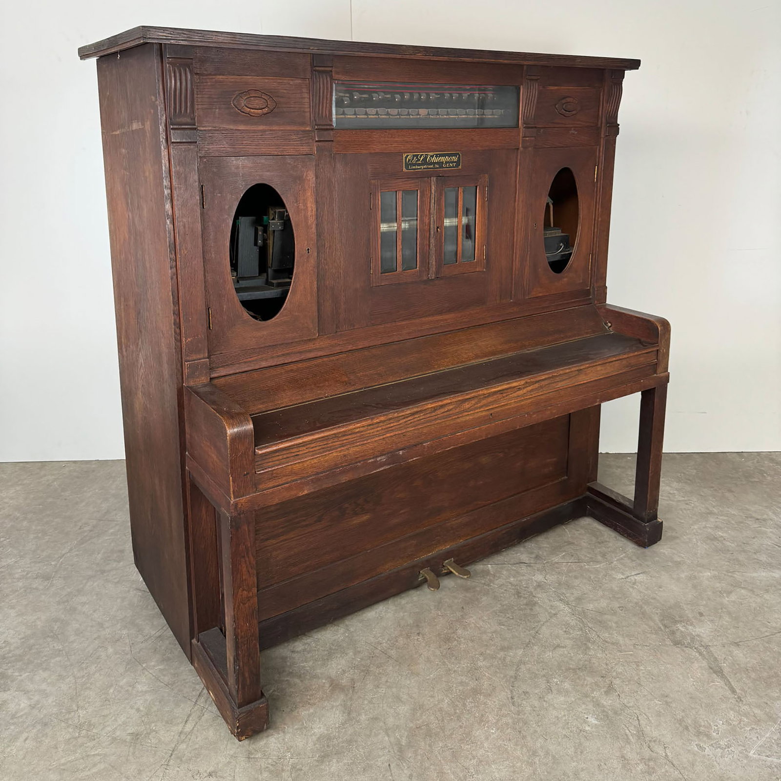 Paul Losche Orchestrion Xylophon-Mandolin Player Piano ca. 1920: Paul Losche Orchestrion Xylophon-Mandolin Player Piano ca. 1920. The instrument is in an unrestored condition, without the front mirrors and lamps but other than that appears to be complete. Dimension