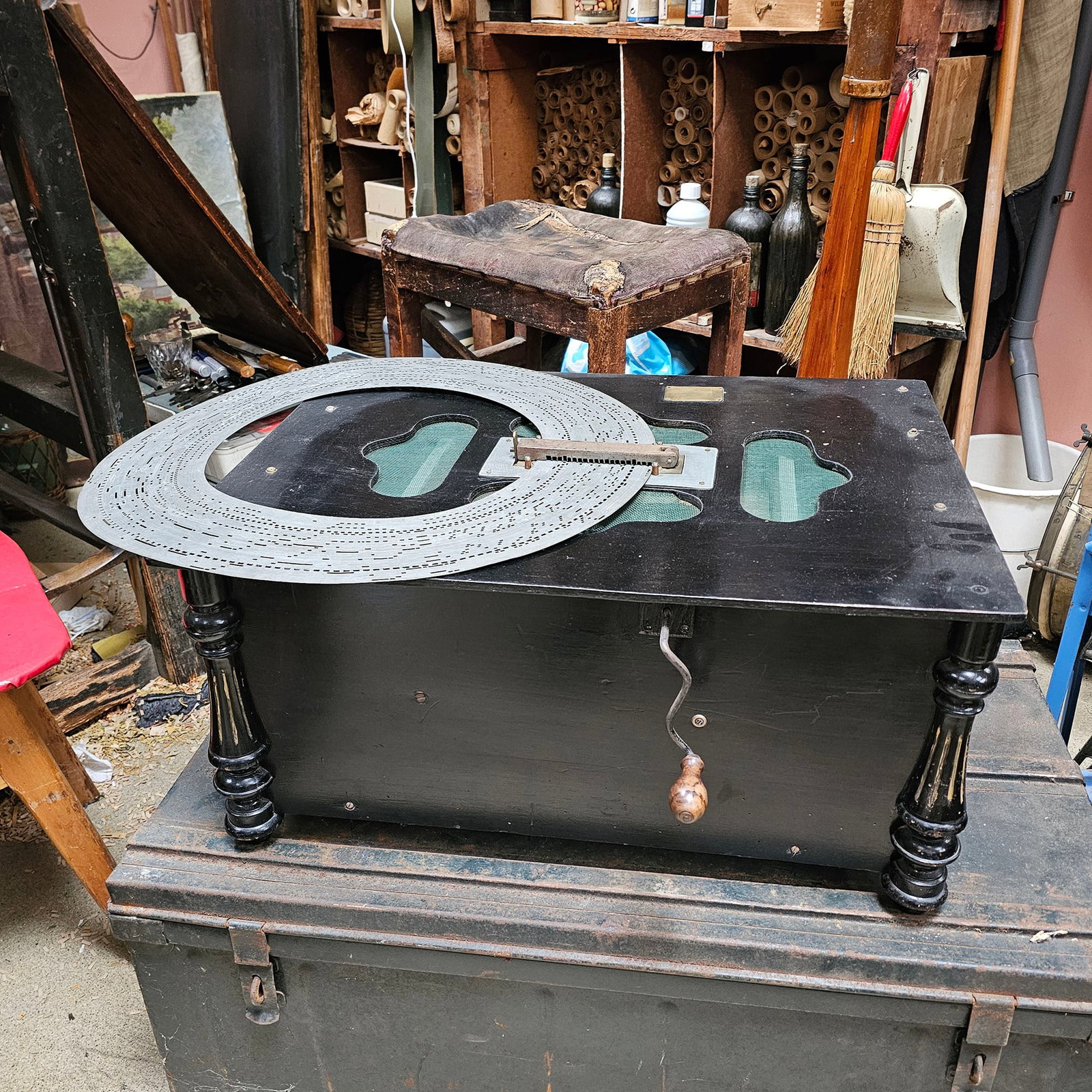 Phoenix Zinc Disc Reed Organette (ca. 1900) with 15 Music Discs, from the Perlee Family (1 of 11)