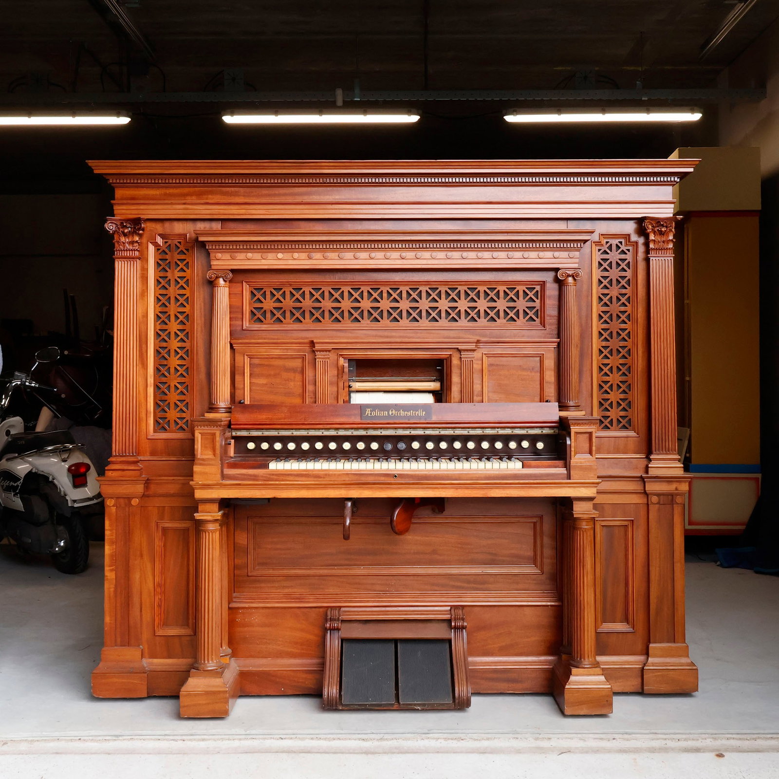 Aeolian Orchestrelle Model W Player Reed Organ (ca. 1900) (1 of 11)