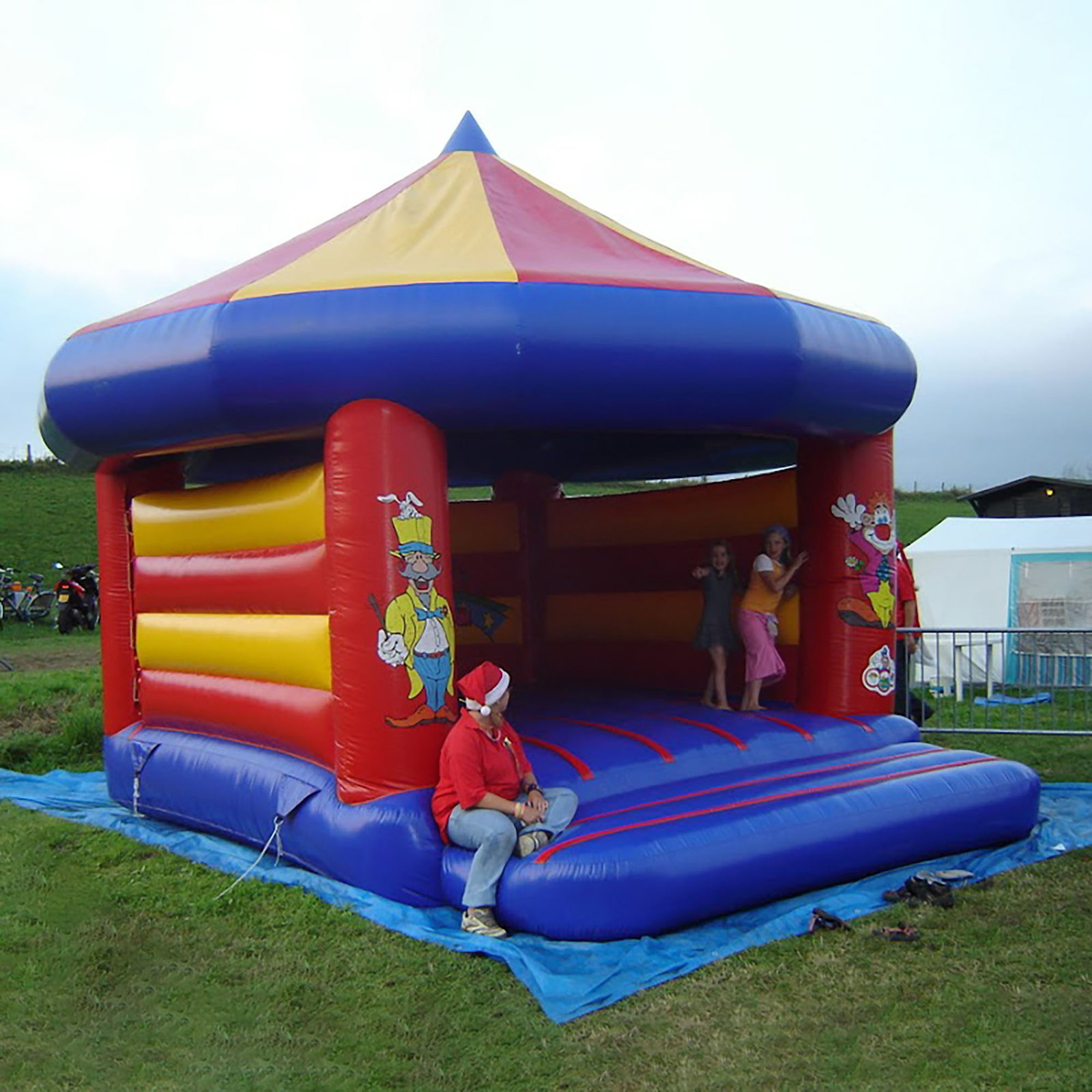 Large Commercial-Grade Circus Themed Inflatable Bouncy Castle (1 of 5)