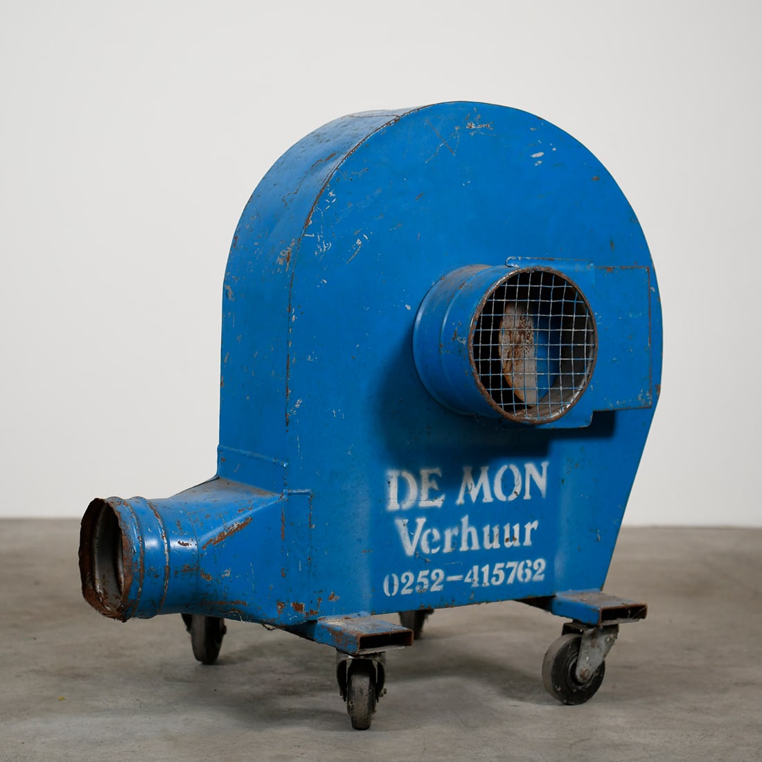 Large Blue Industrial Blower with High Air Output for Inflatables: Large blue industrial blower with high air output and adjustable air supply. Suitable for many inflatables. In good working condition. Dimensions (H x W x D): 80 x 60 x 85 cm. Condition: Good. Locatio