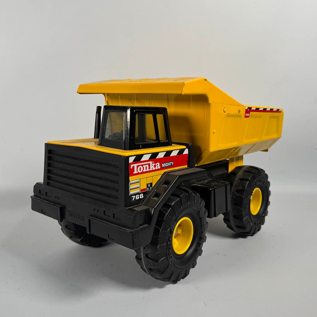 Tonka Mighty 768 Steel & Plastic Toy Dump Truck (ca. 2000) (1 of 8)