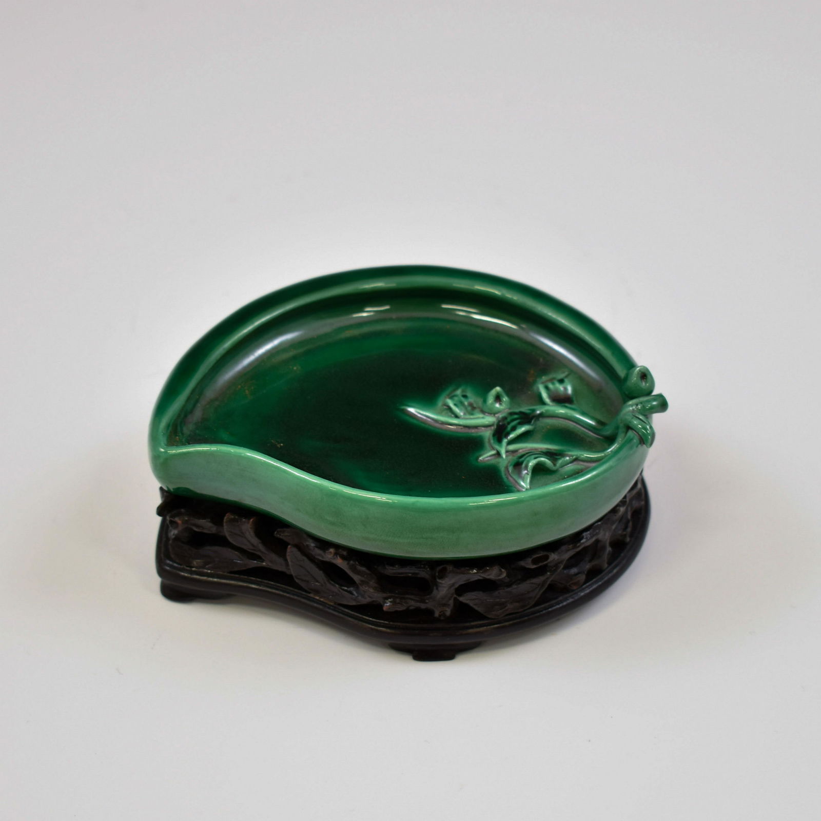 QIANLONG FAMILLE VERTE BRUSH WASH ON STAND (1 of 7)