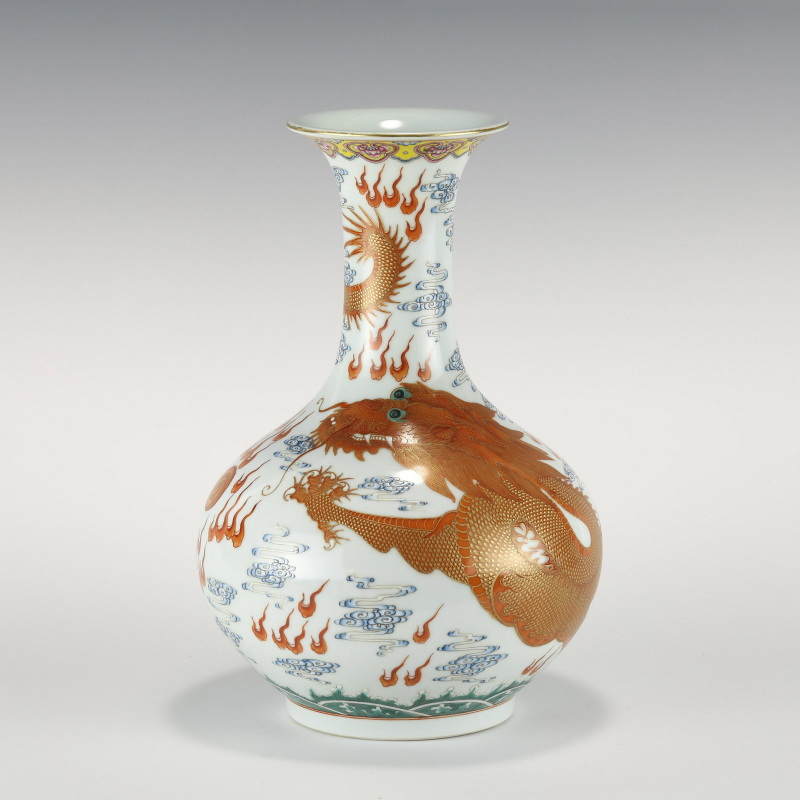 Qing Dynasty Qianlong Alum Red and Gold Dragon Vase (1 of 10)
