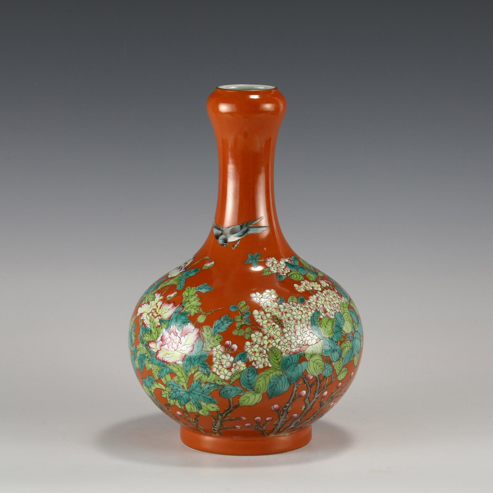 Qing Dynasty Yongzheng Alum Red Flower Garlic Bottle (1 of 10)
