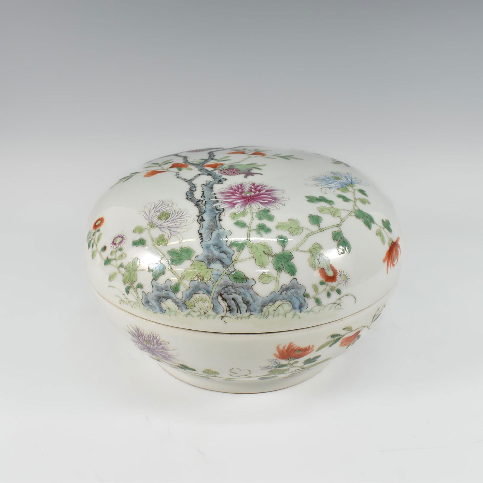 CHINESE QING DYNASTY(1644-1911)DAOGUANG FAMILLE ROSE FLORAL ROUND BOX (1 of 14)