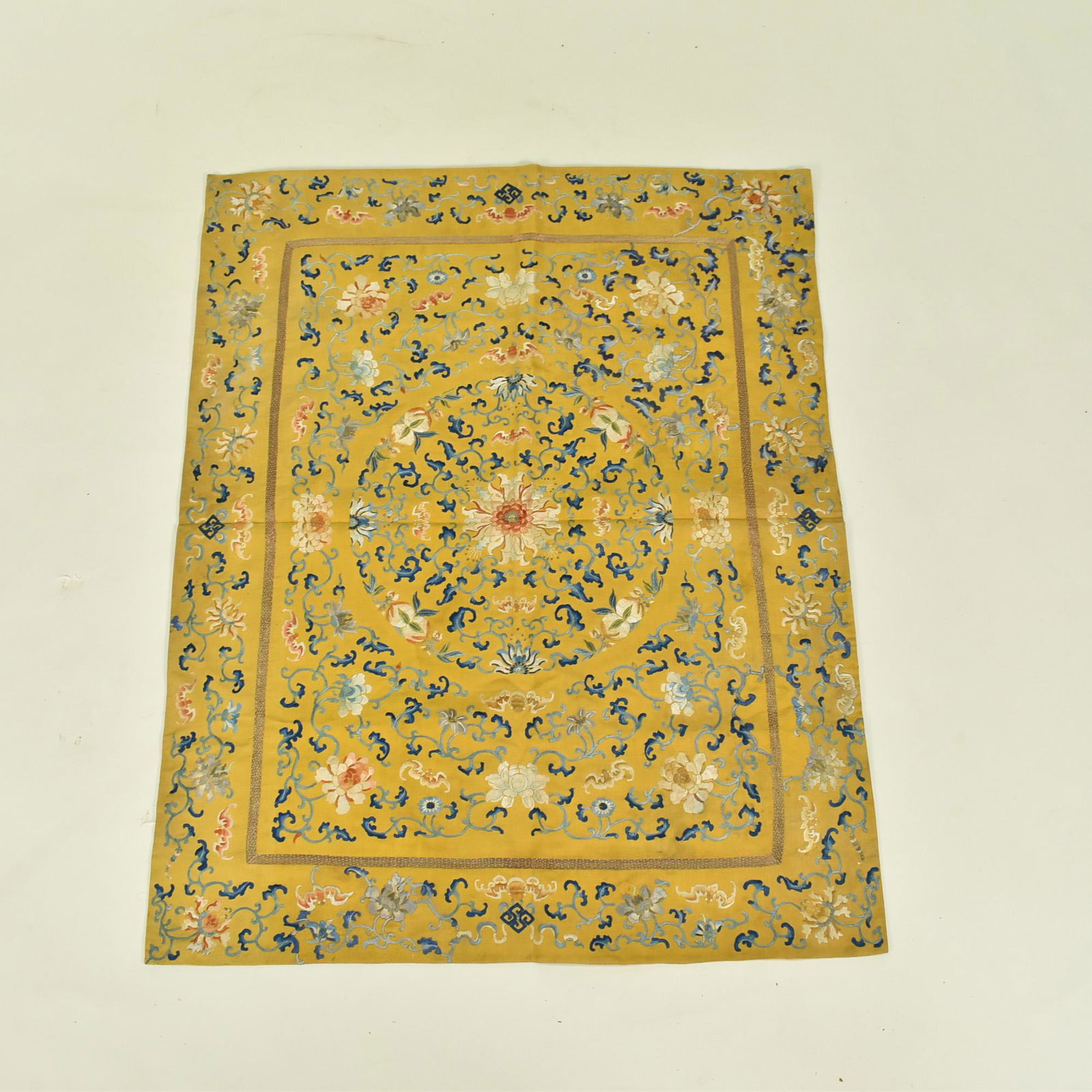 CHINESE ENBROIDERED IMPERIAL YELLOW SILK THRONE SEAT (1 of 8)