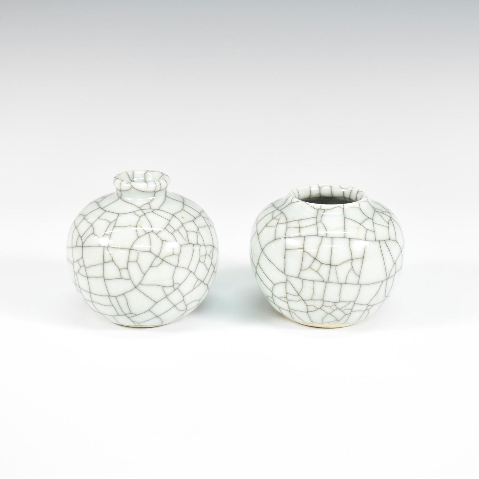 TWO CHINESE GE TYPE PORCELAIN WATER BOWLS (1 of 13)