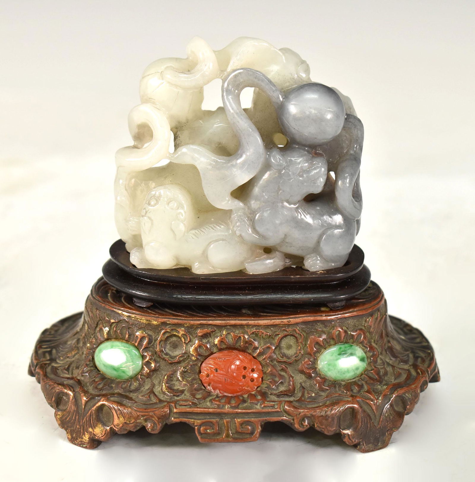 CHINESE BLACK WHITE JADE LION ON STAND (1 of 8)