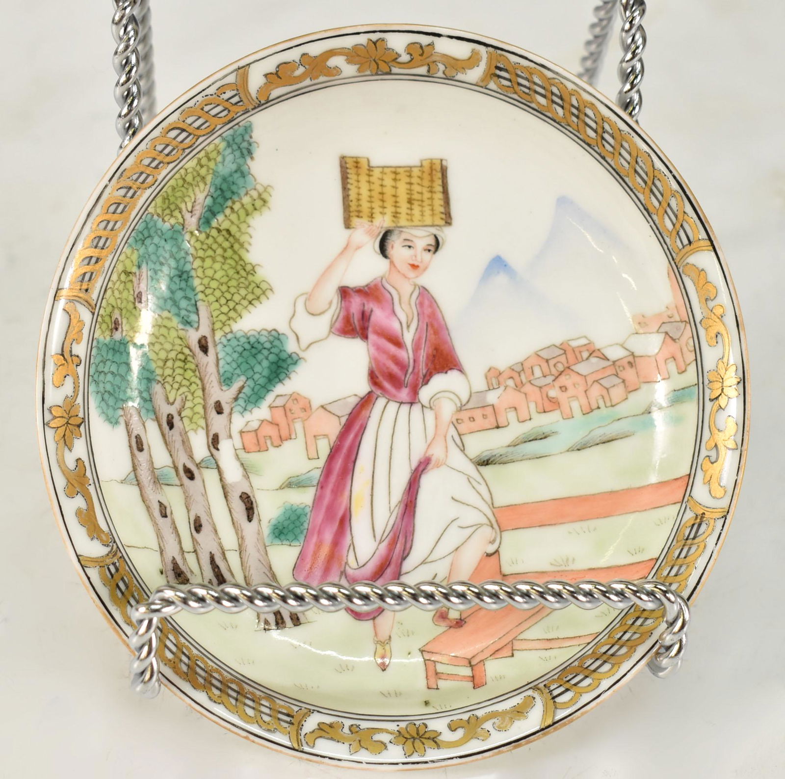 CHINESE EXPORT FAMILLE ROSE SMALL DISH (1 of 6)