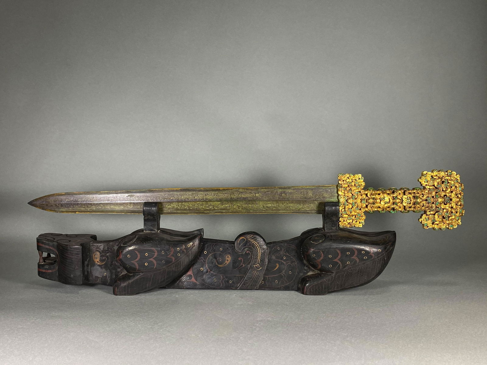Warring States Bronze gilded sword (1 of 8)