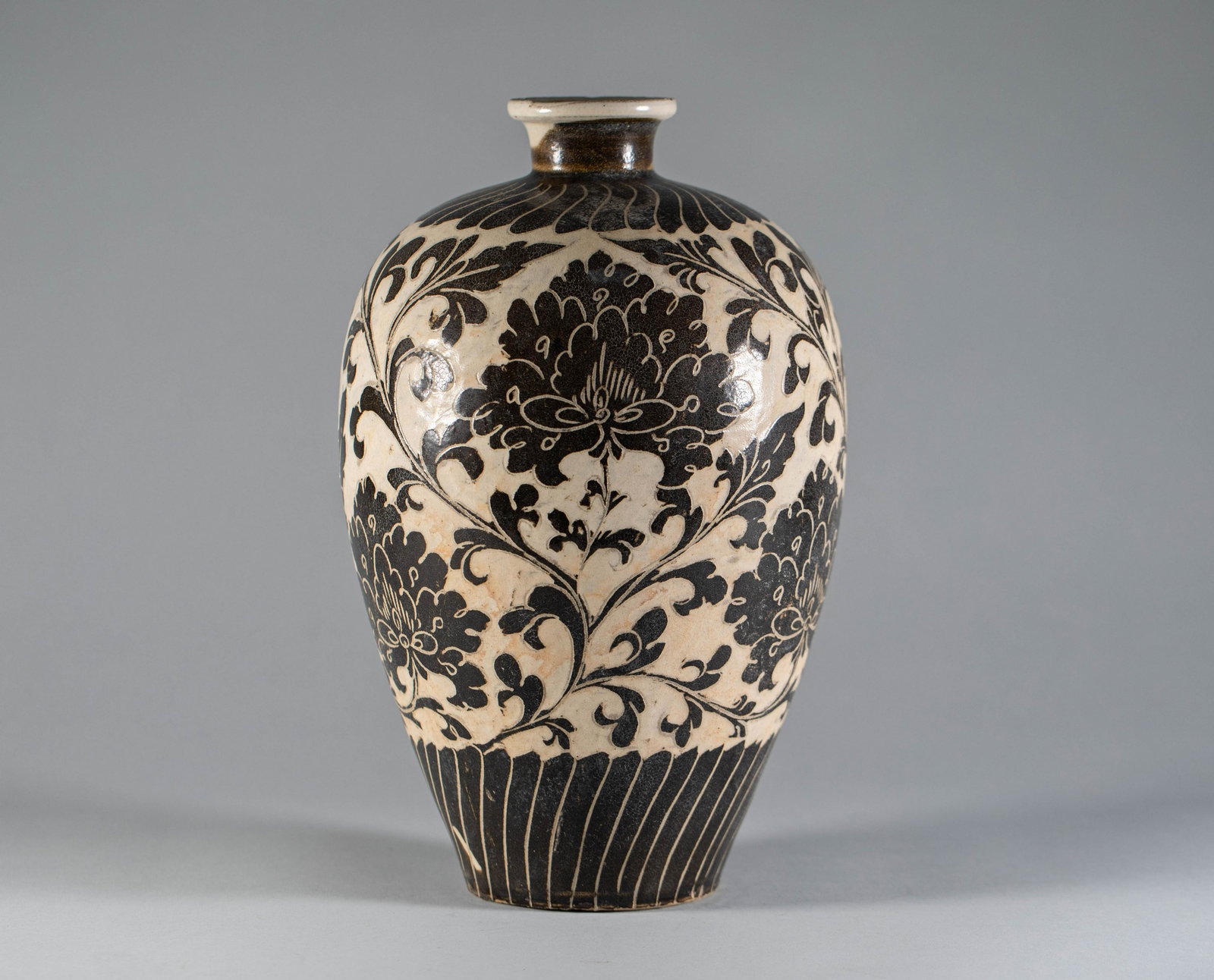 Plum vase of Cizhou kiln in Song Dynasty (1 of 8)