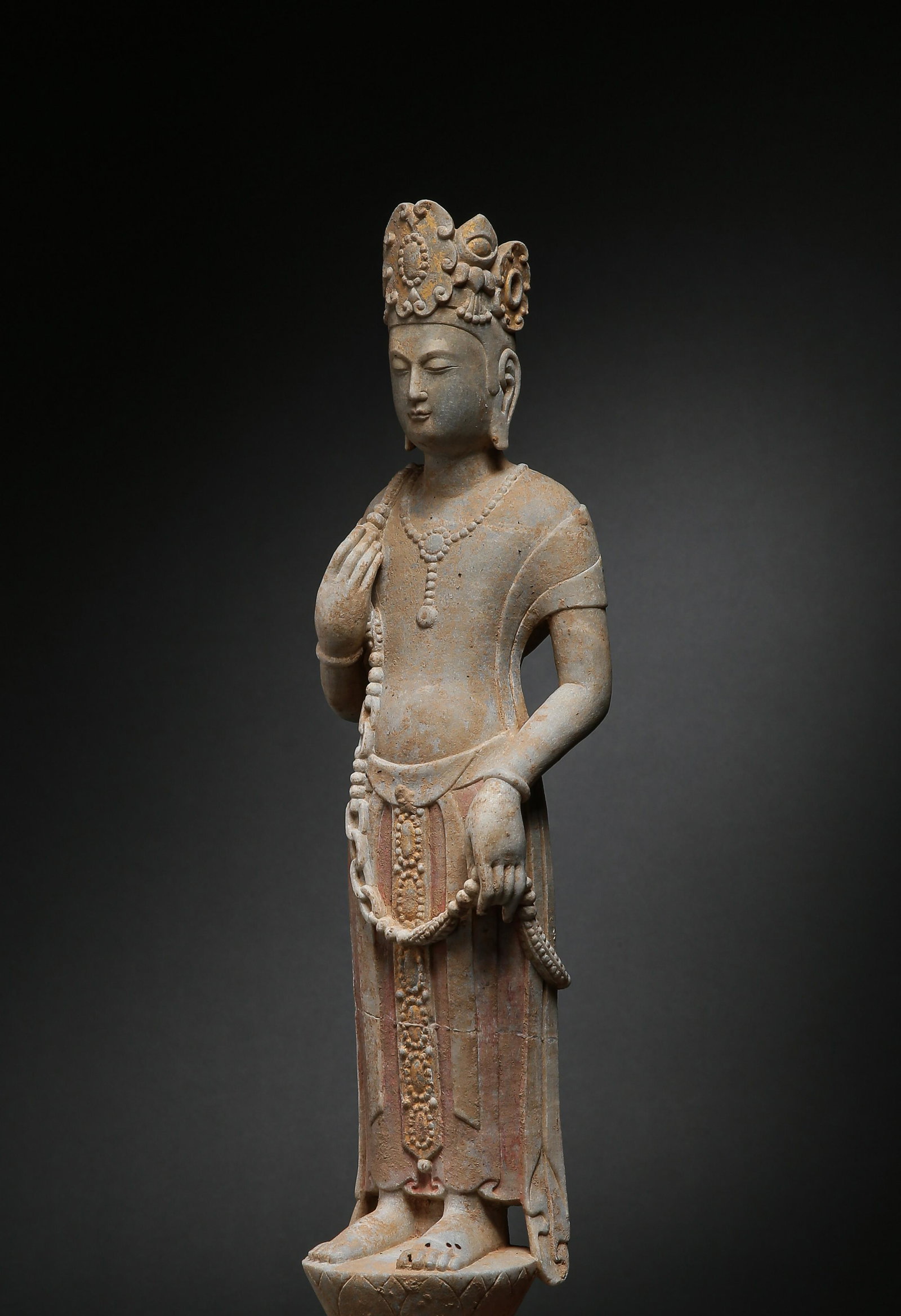 Blue and white stone Bodhisattva statue of the Northern Qi Dynasty (1 of 5)