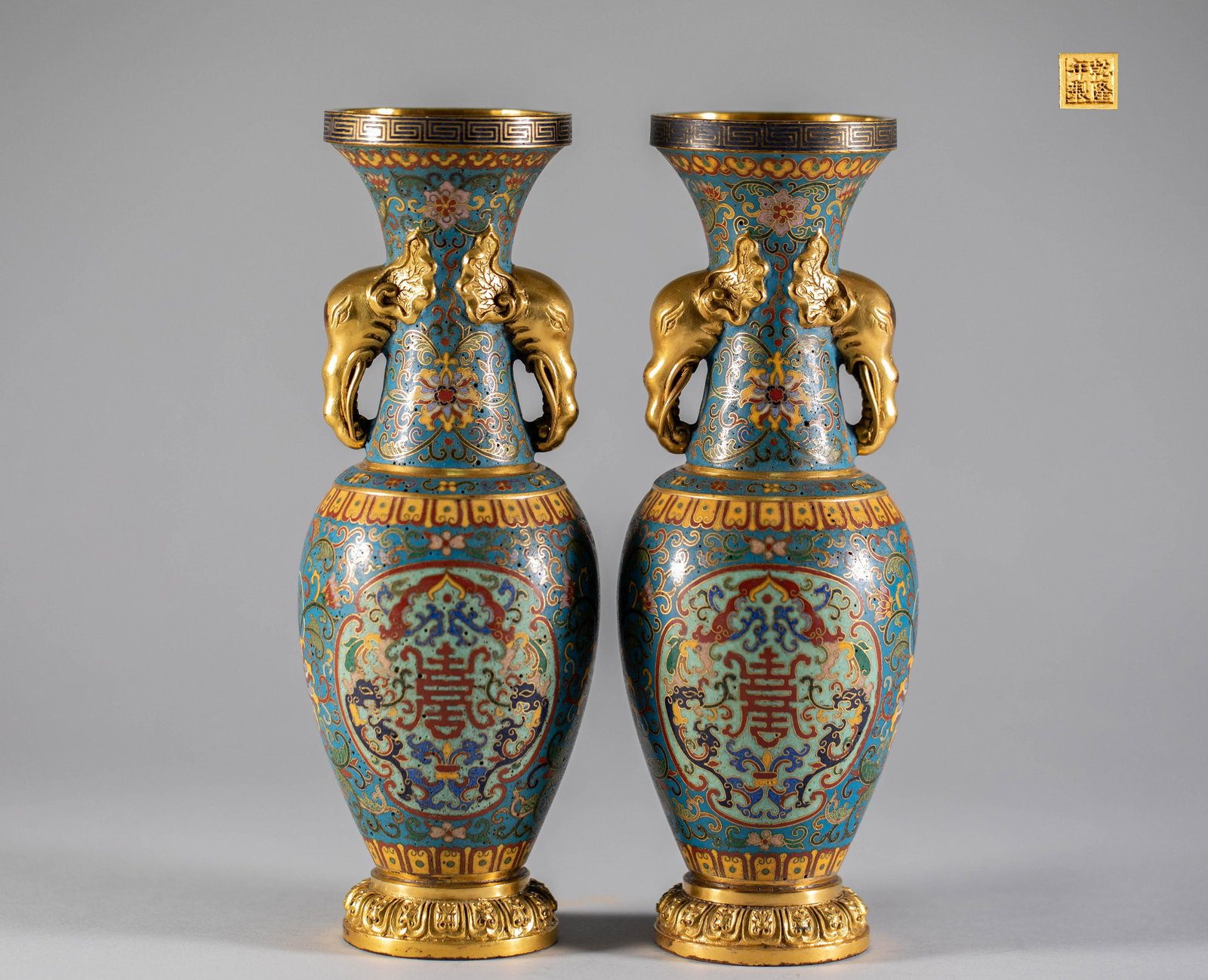 Cloisonne bottle of Qing Dynasty (1 of 10)