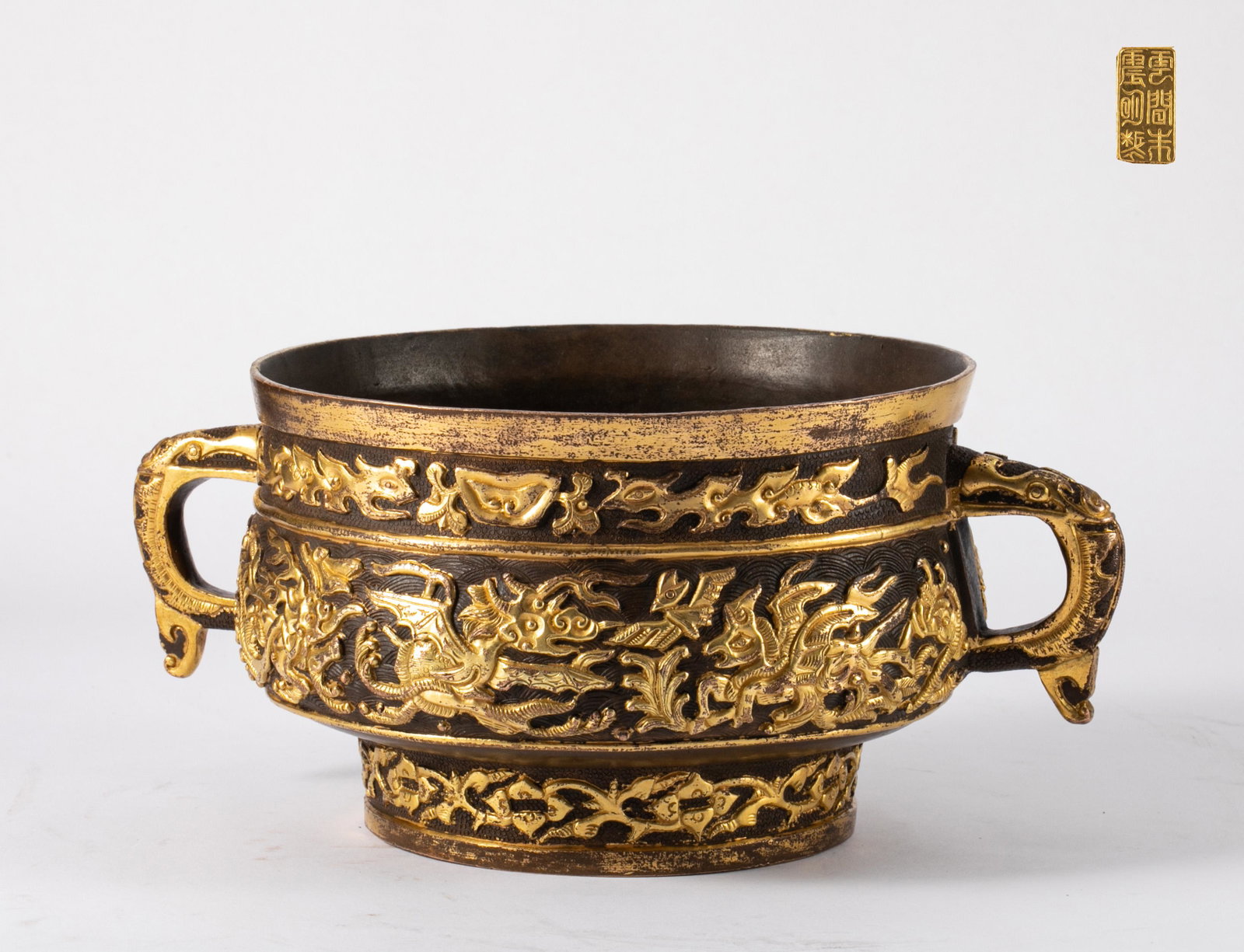 Bronze gilding furnace of the Ming Dynasty: H:10.5cm W:22.5cm