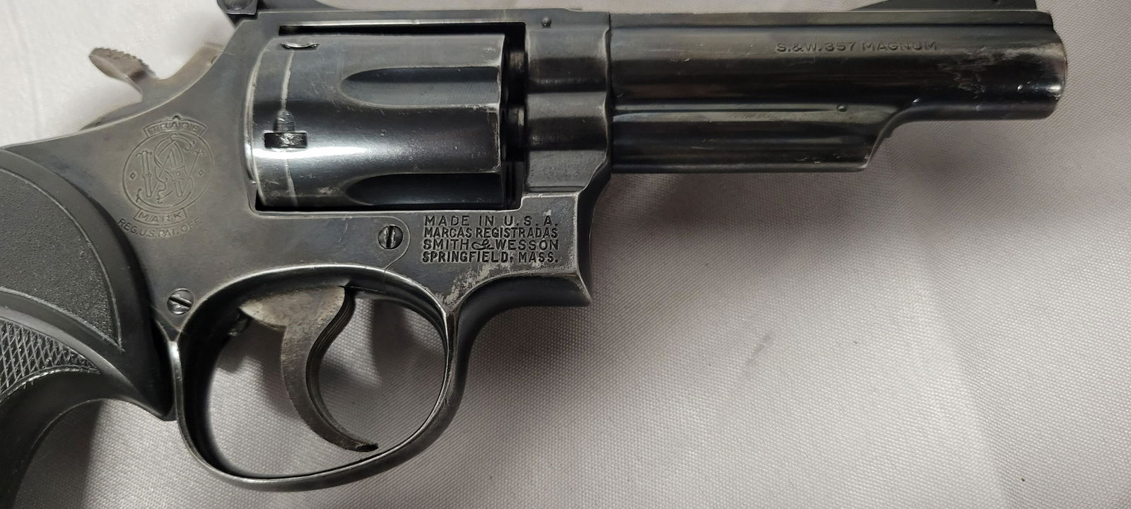 Smith & Wesson Model 19-3 357mag 4 inch Barrel: Smith & Wesson Revolver Model 19-3, 357 magnum, 4 inch Barrel Black Pachmayr Grips. KC 2K18321