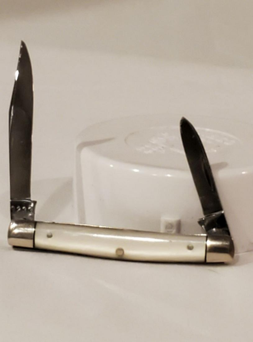 New Case XX Pocket Knife: This knife is new without box, The handle is pearl colored