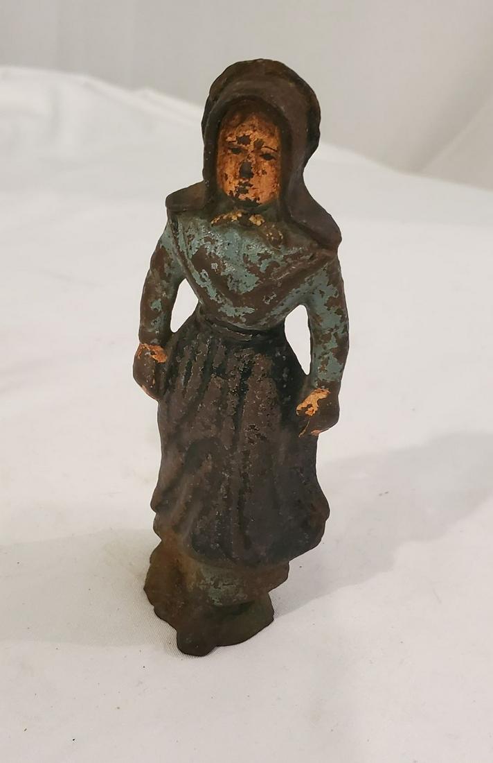 Vintage Cast Iron Figurine: In good condition. Please look at photos